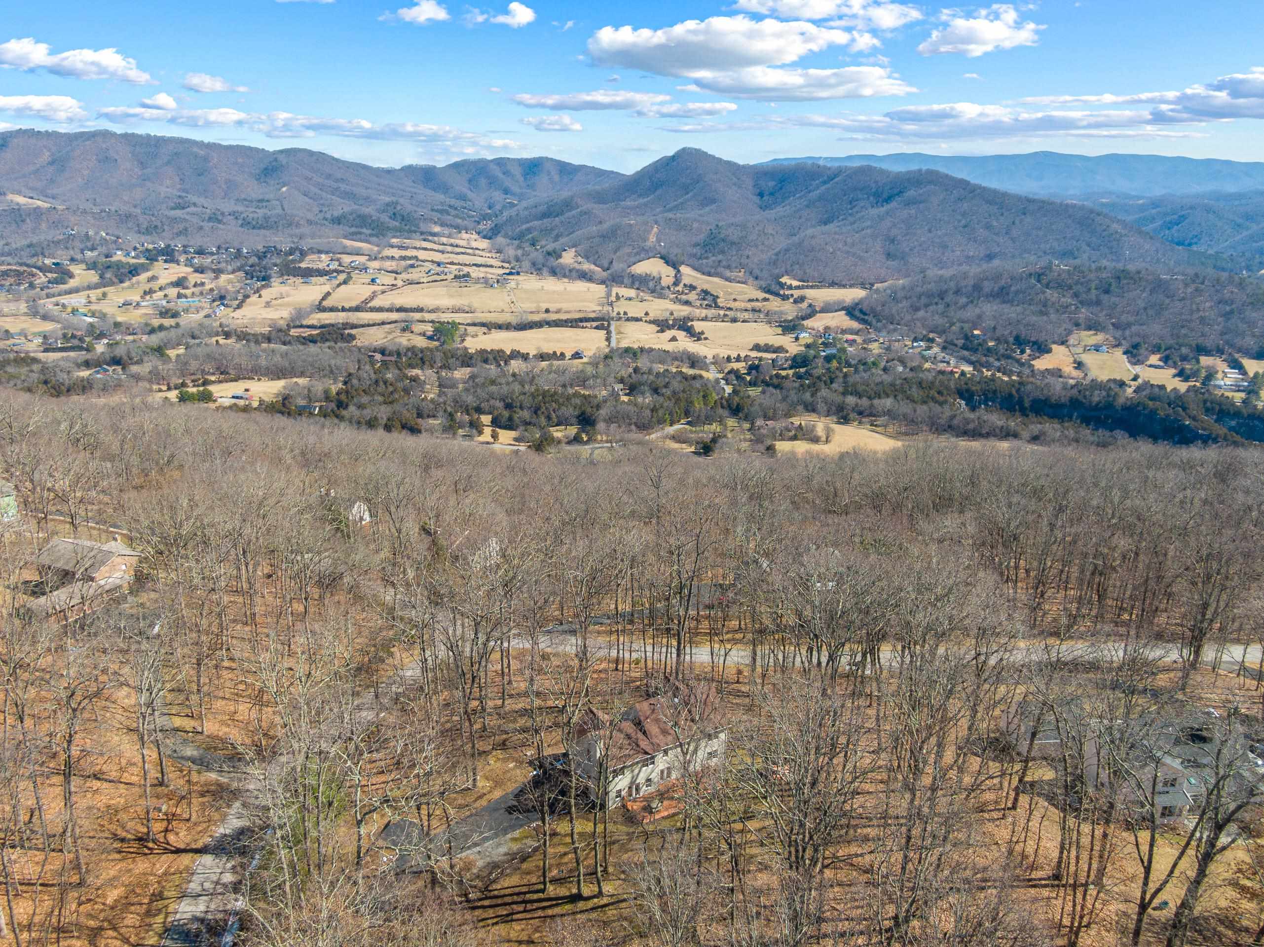 555 QUAILWOOD Drive