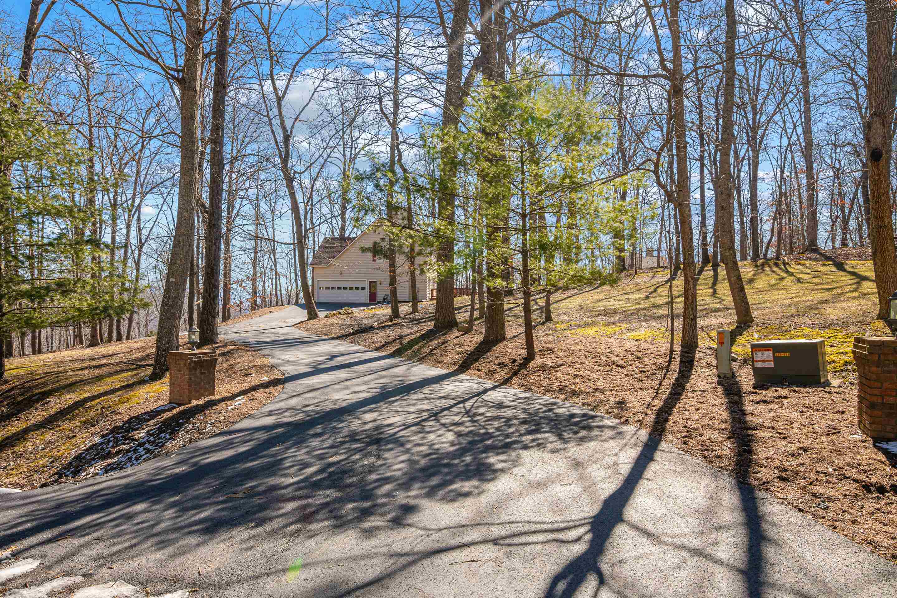 555 QUAILWOOD Drive