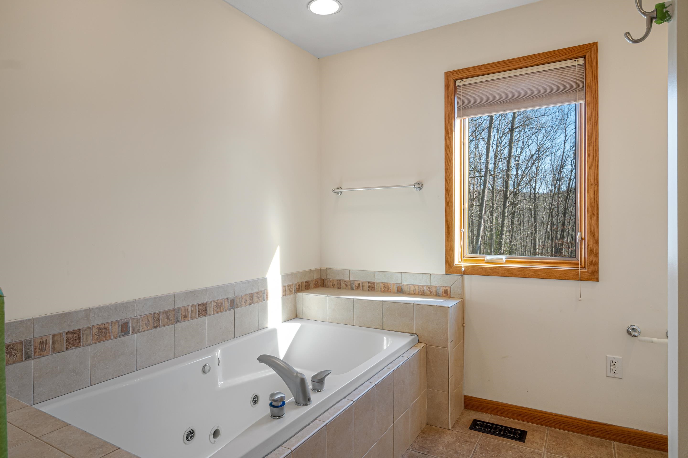 4506 W Benoit Trail