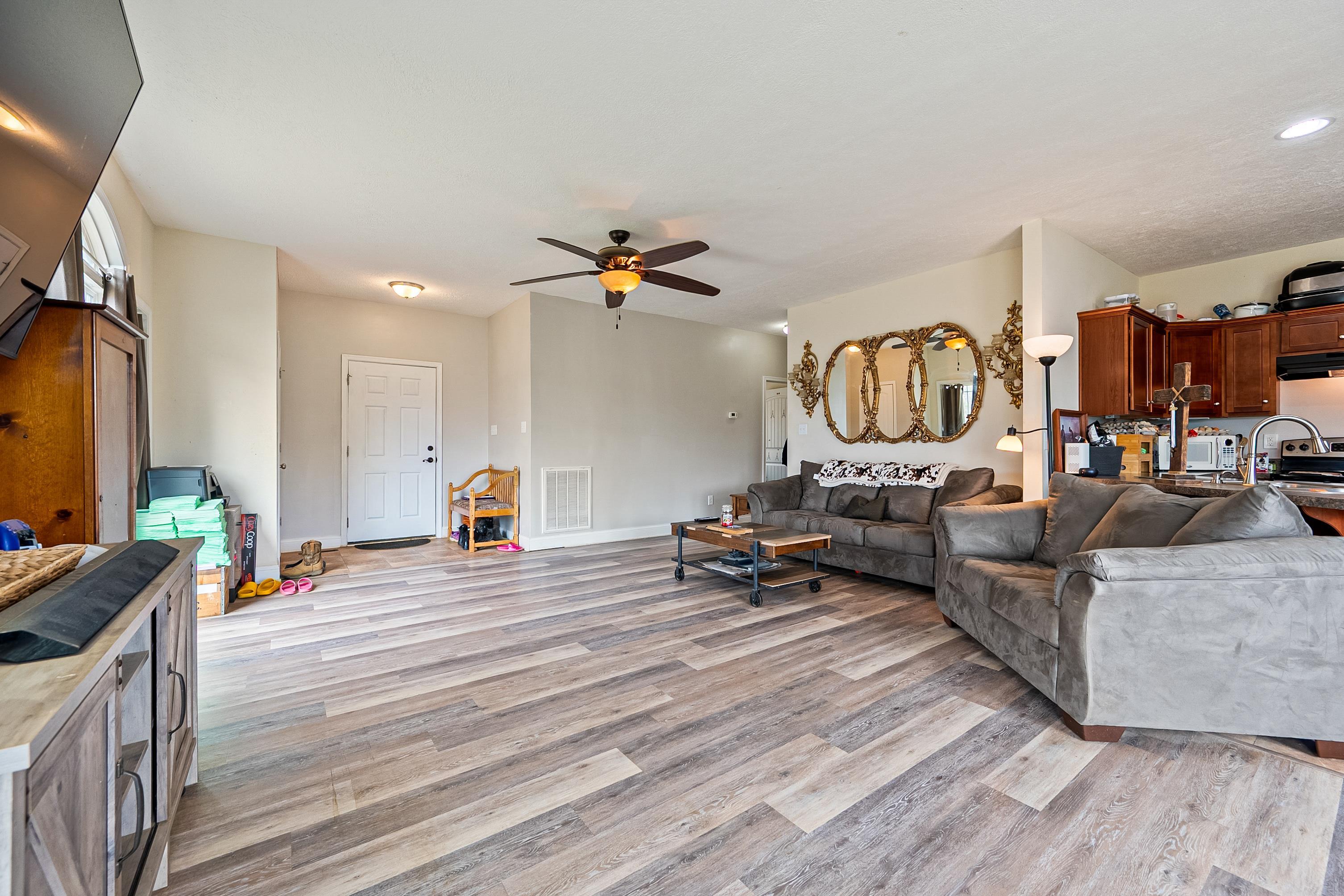 285 EASY Street