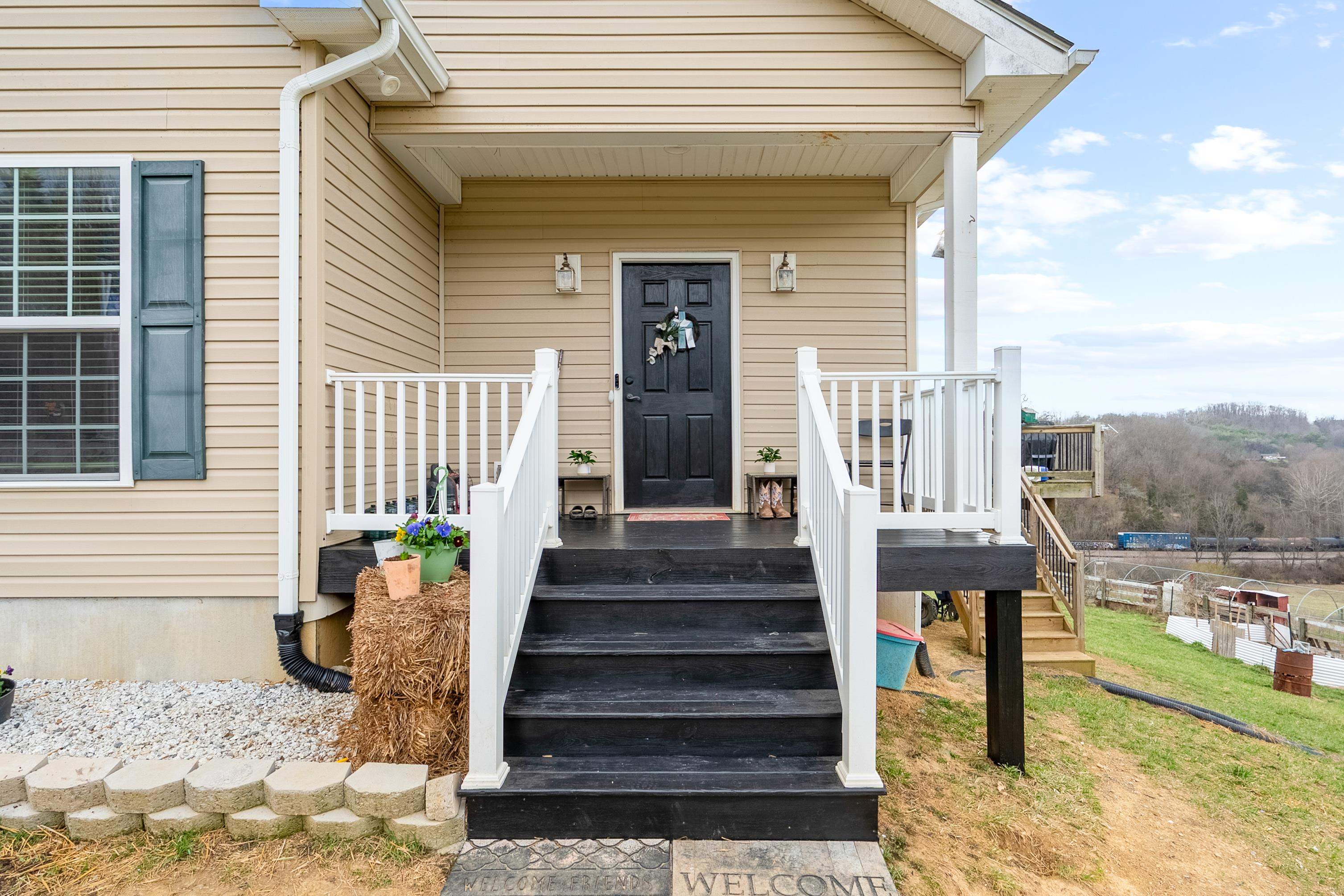 285 EASY Street