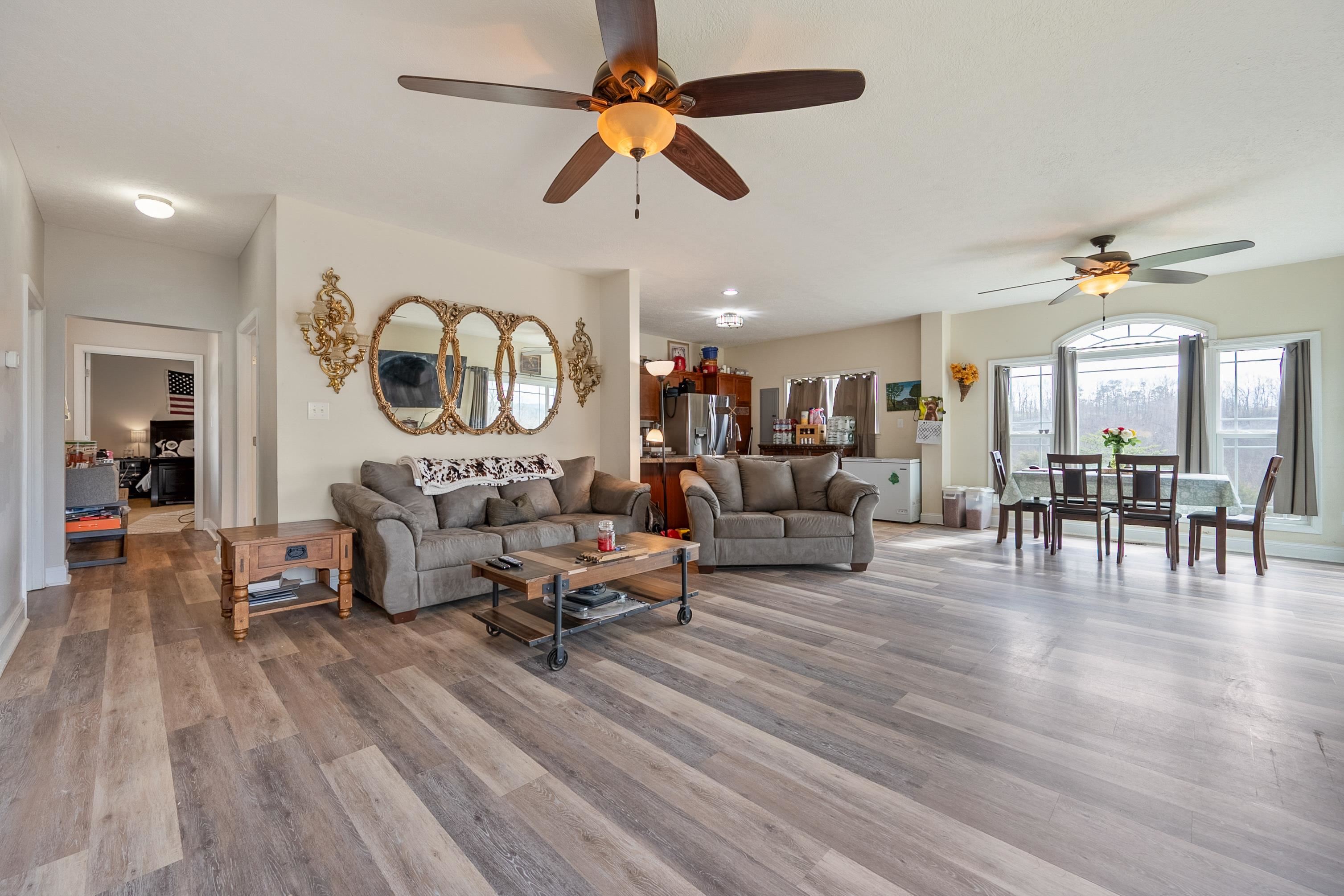 285 EASY Street