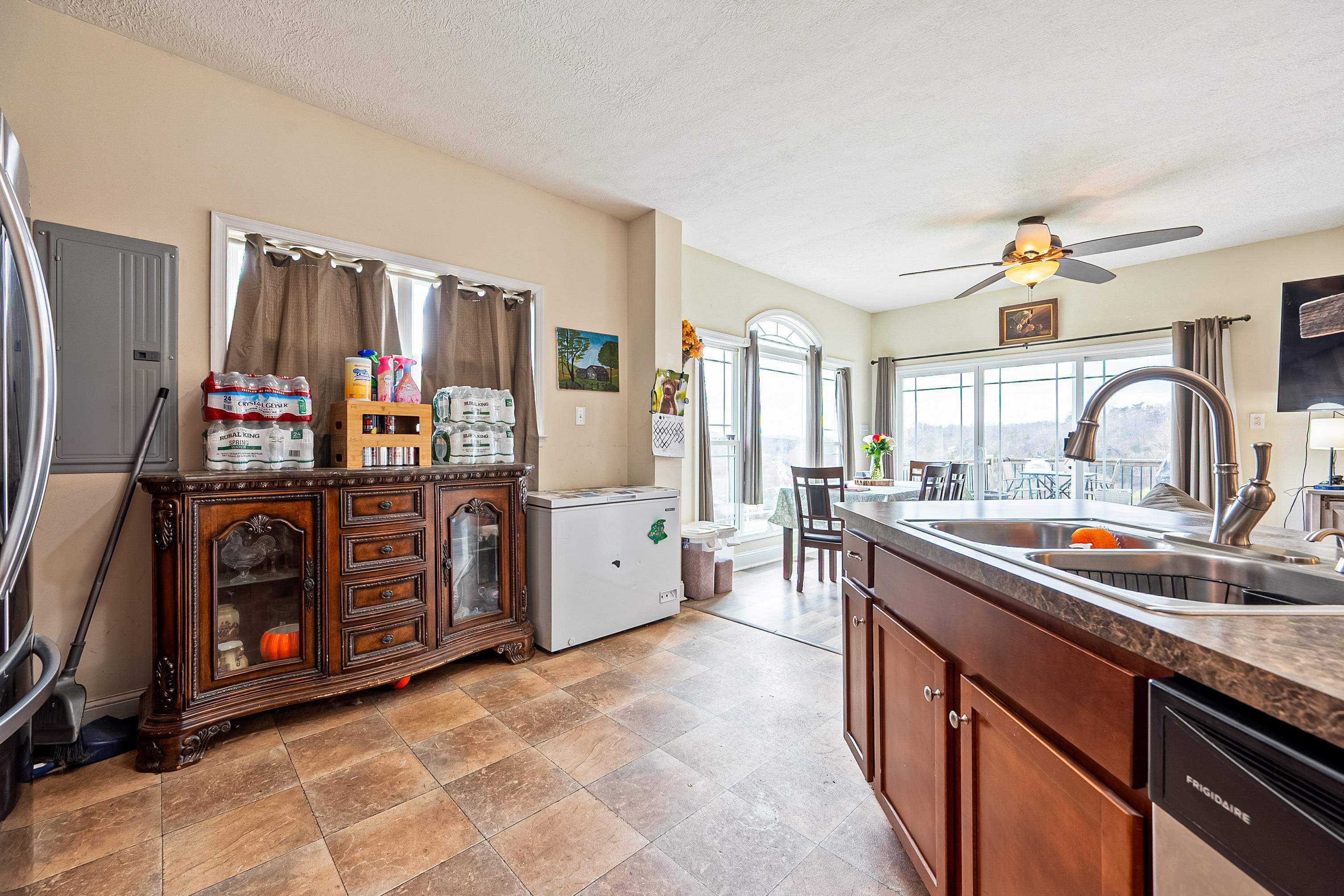 285 EASY Street