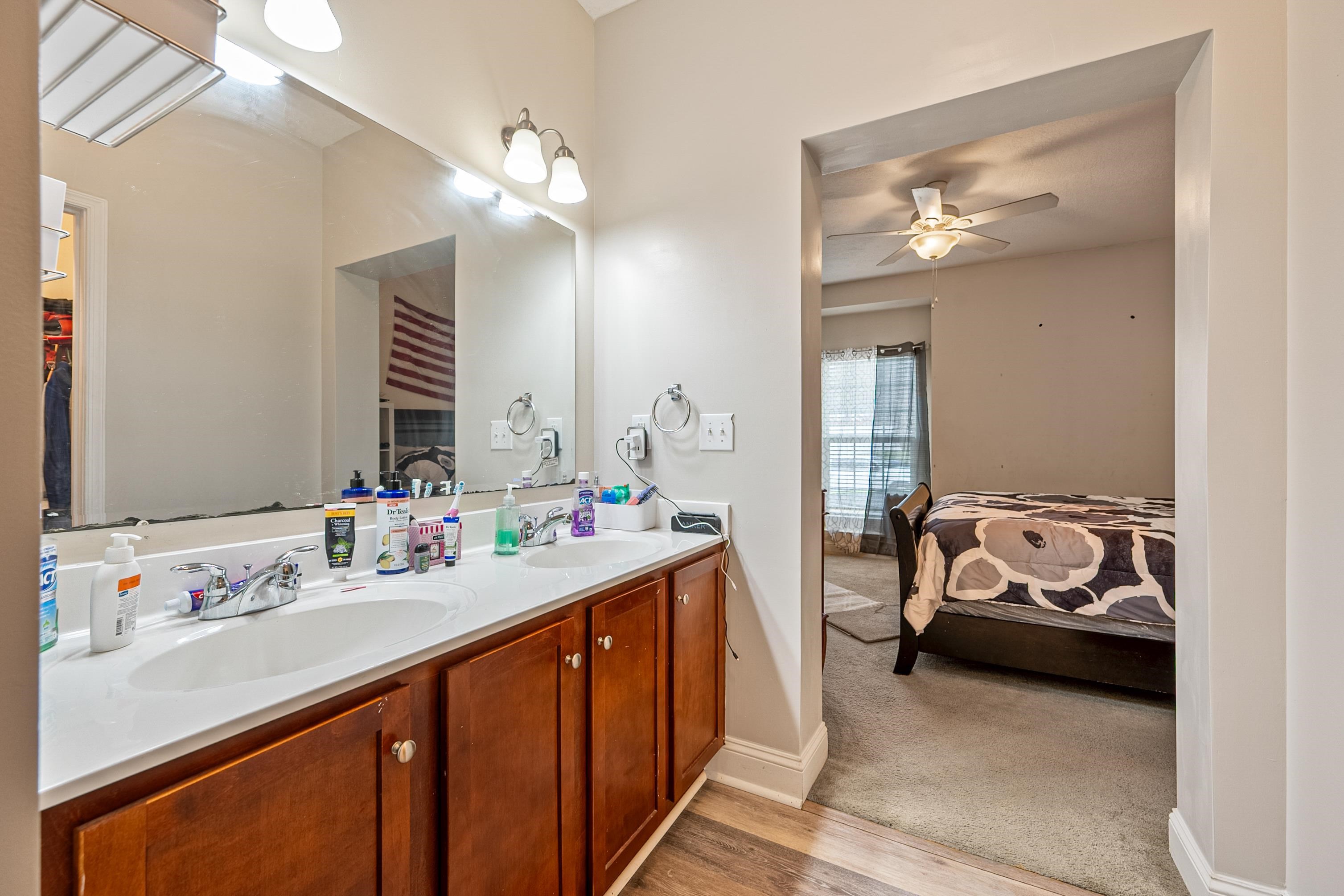 285 EASY Street