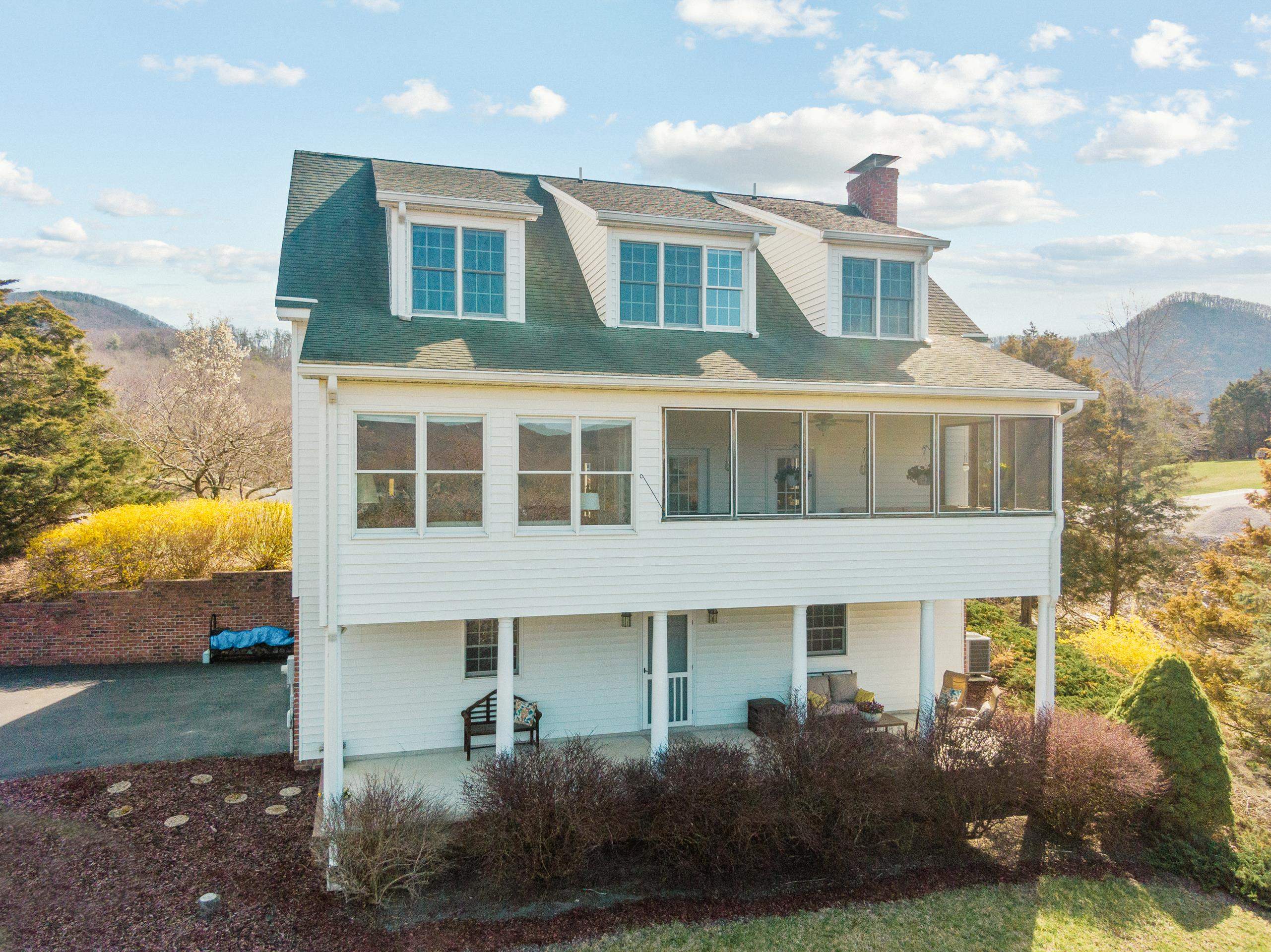 1745 Mountainside Drive