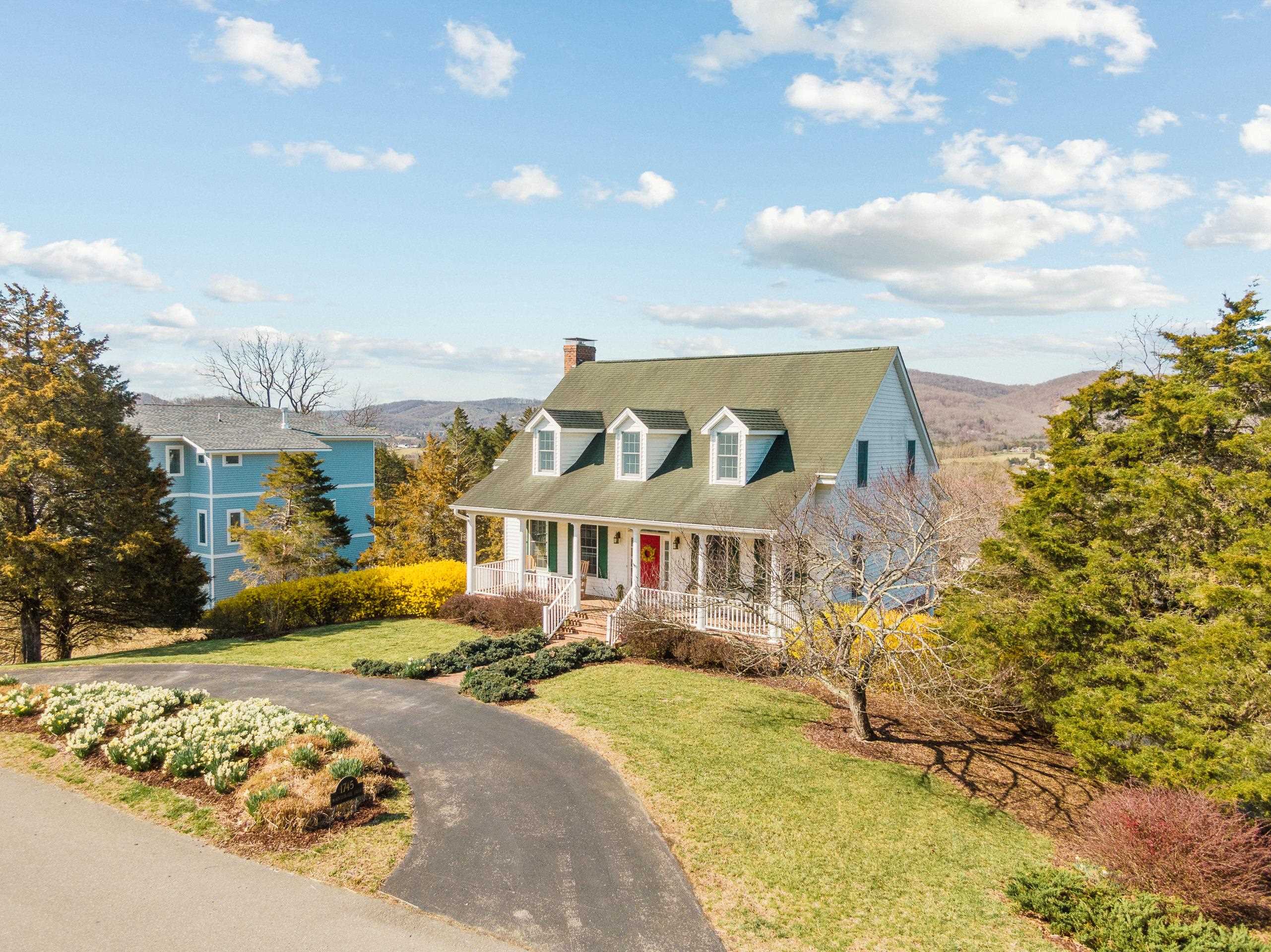 1745 Mountainside Drive