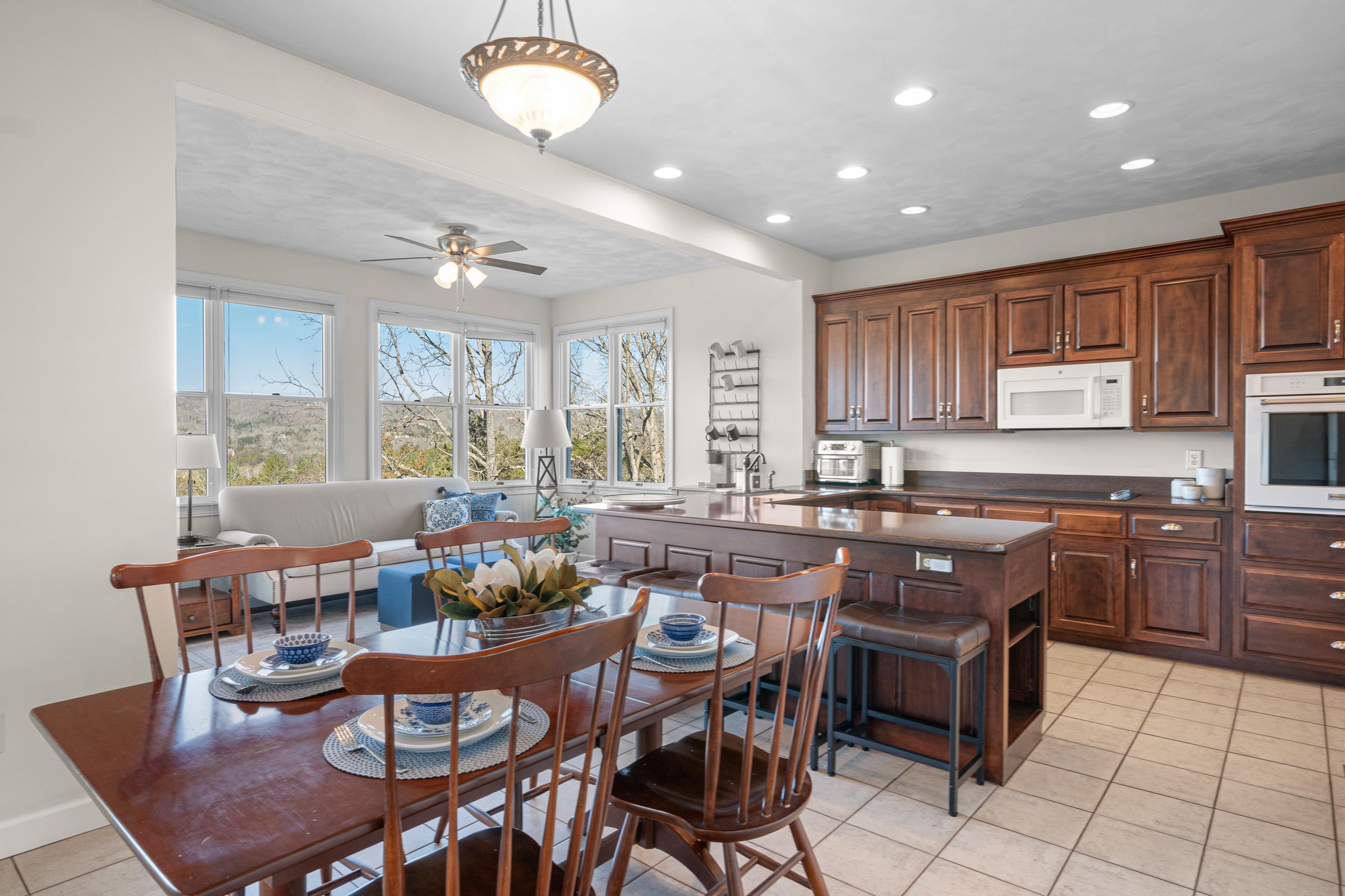 1745 Mountainside Drive