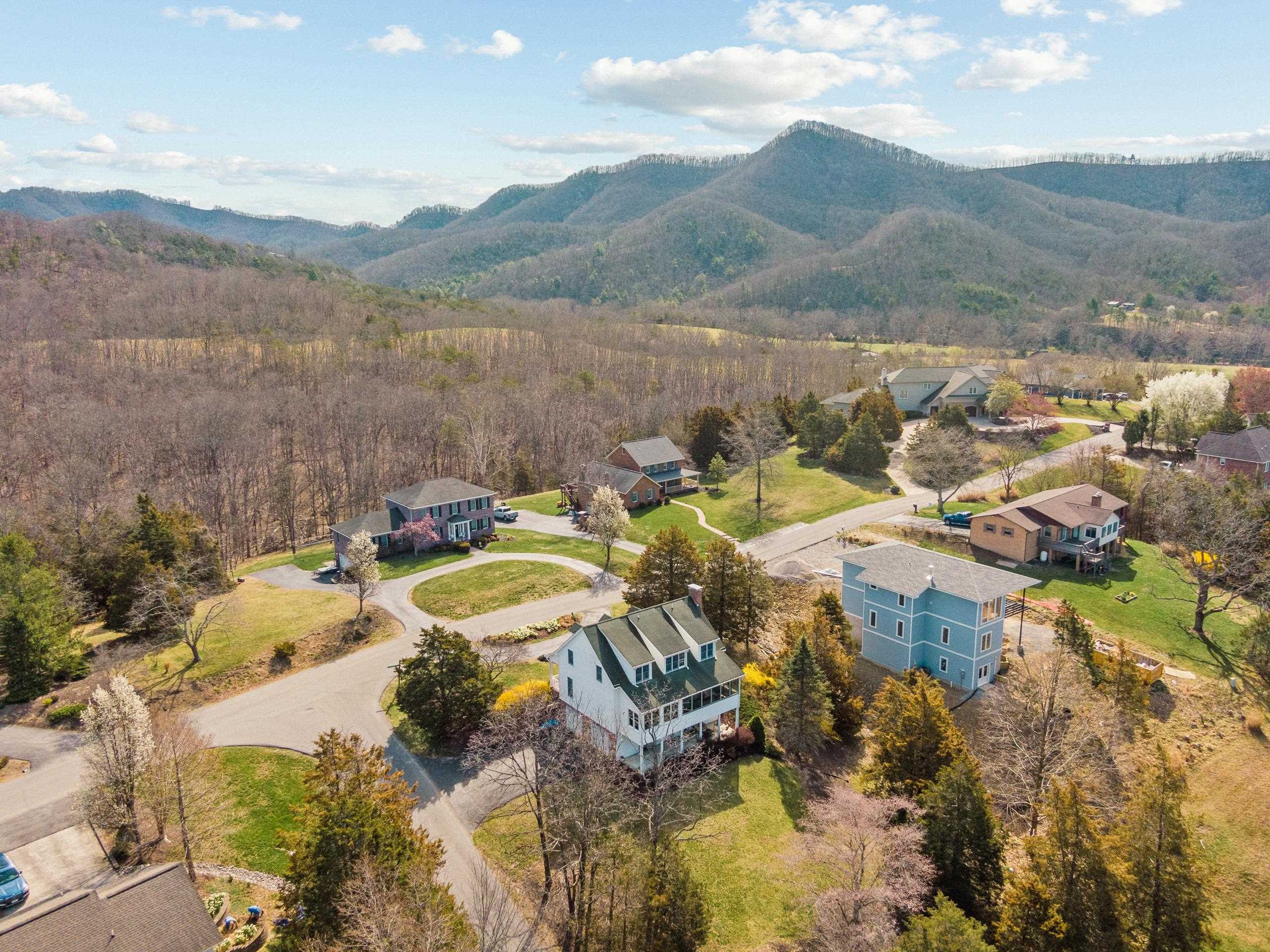 1745 Mountainside Drive