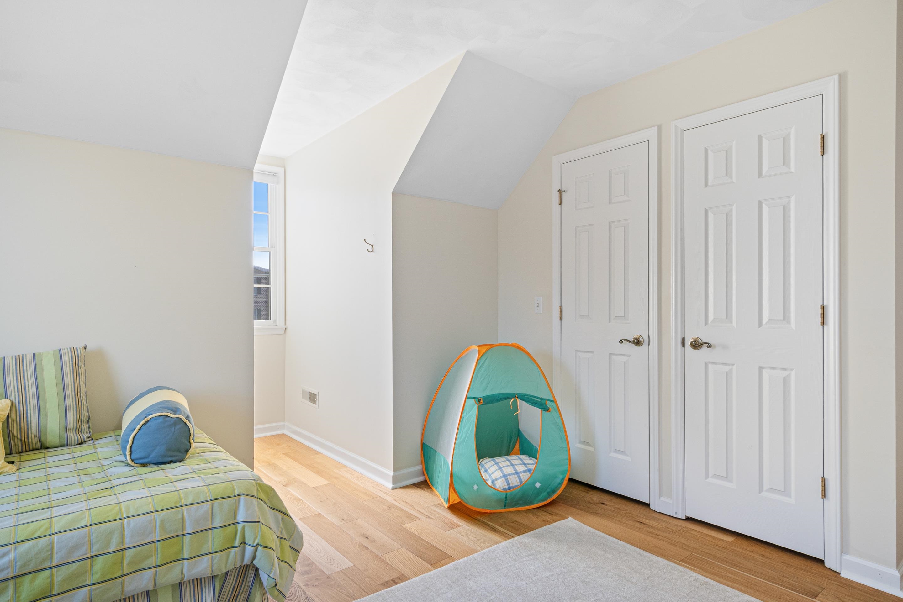 1745 Mountainside Drive