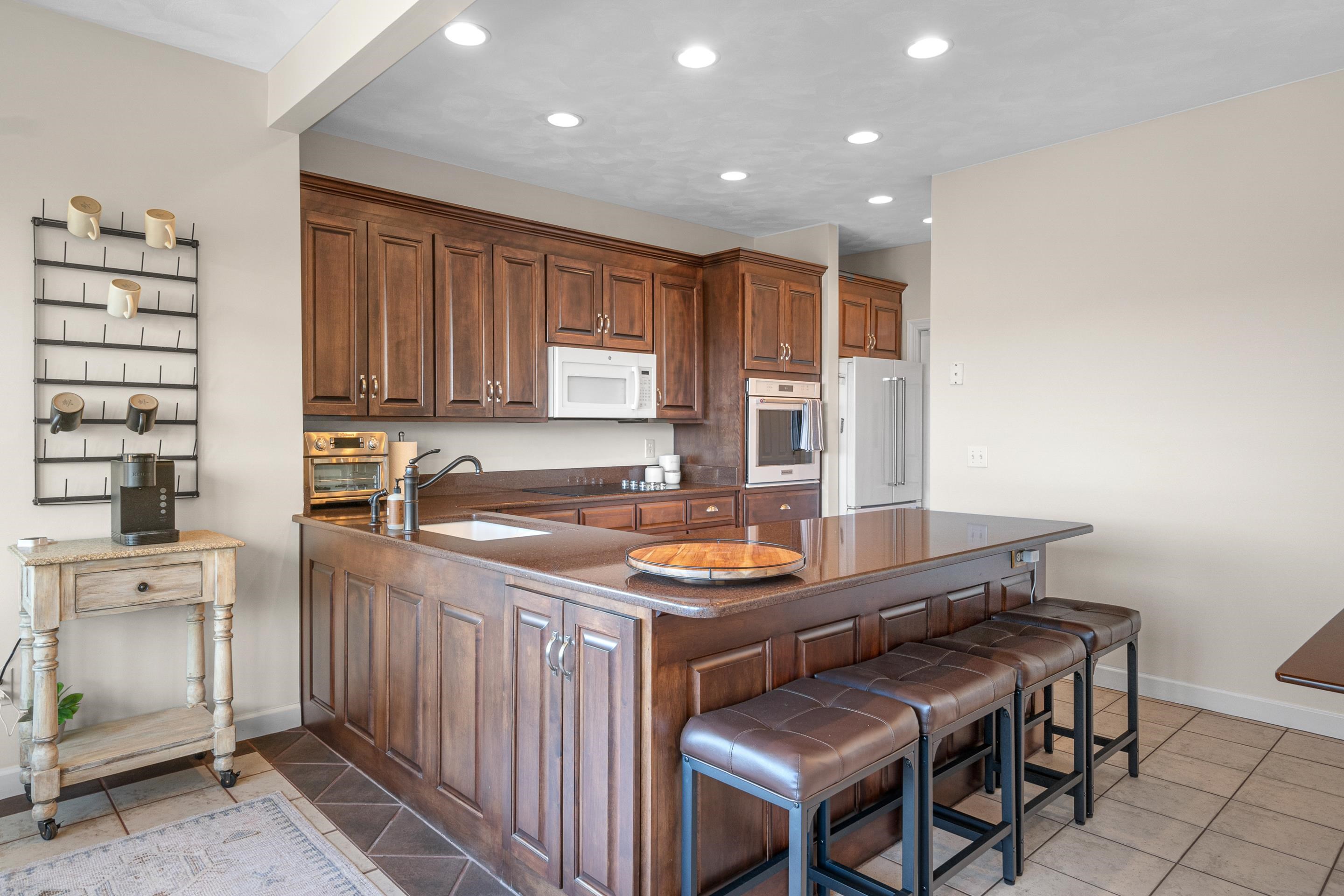 1745 Mountainside Drive