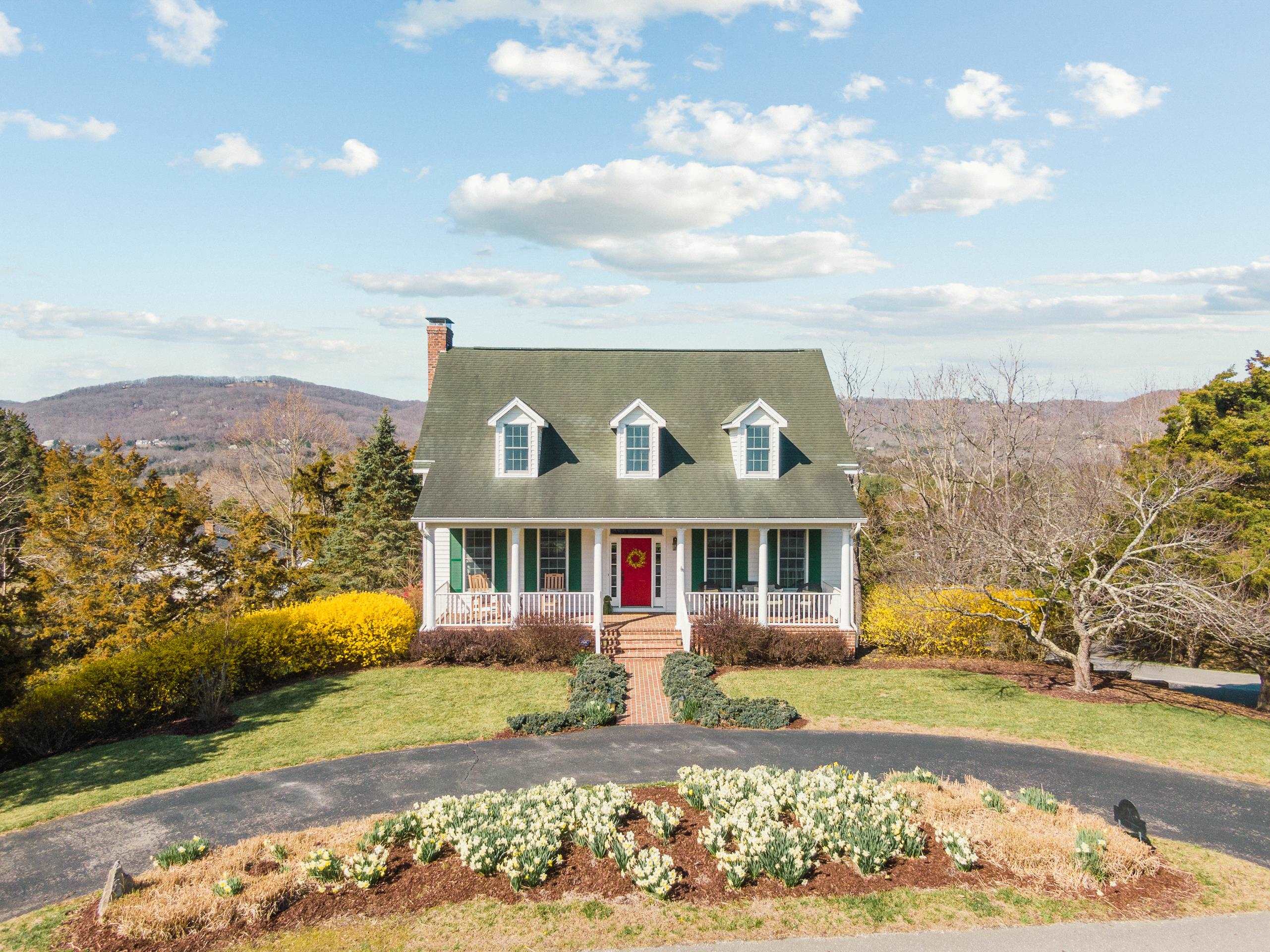 1745 Mountainside Drive