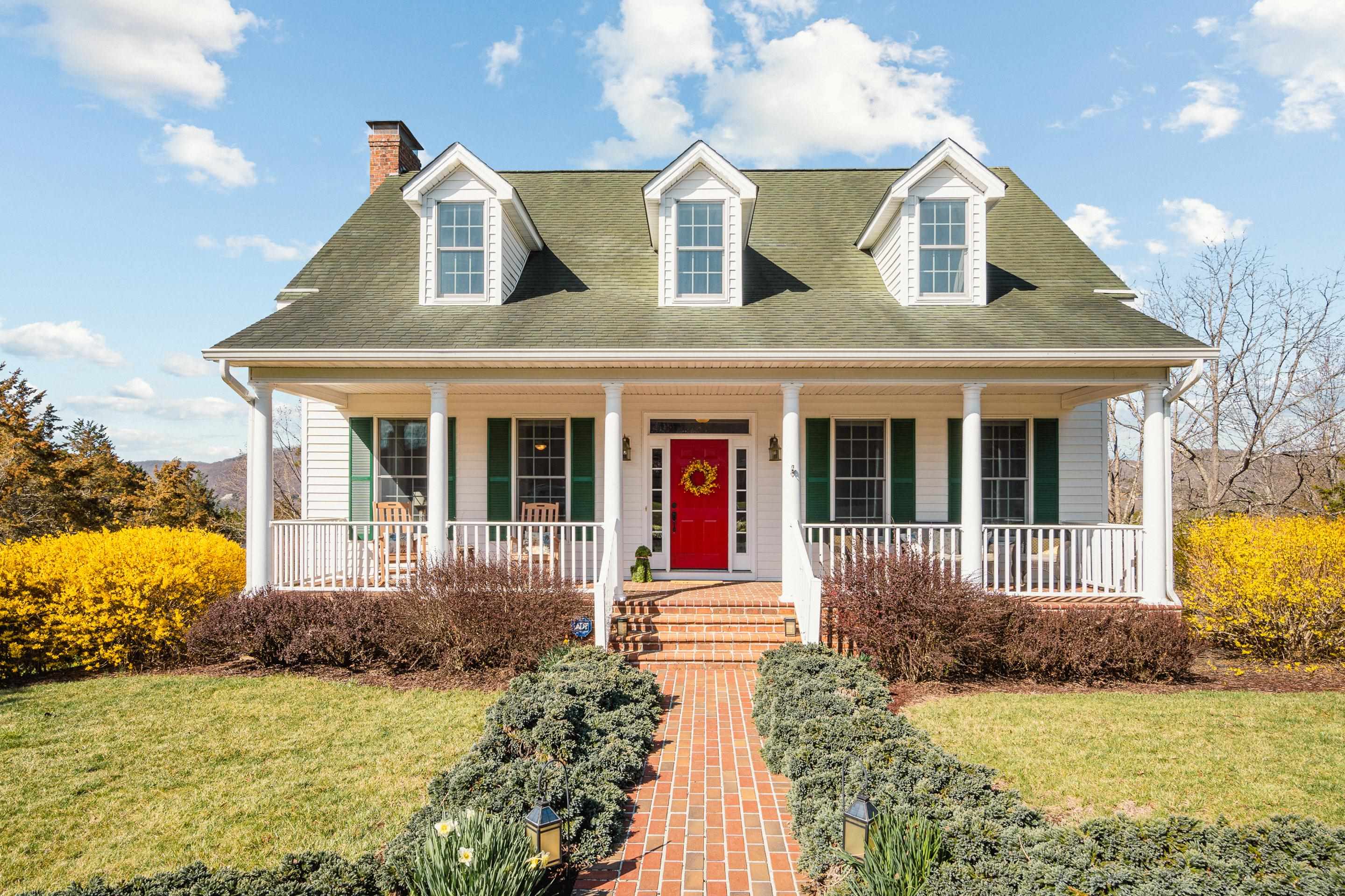 1745 Mountainside Drive