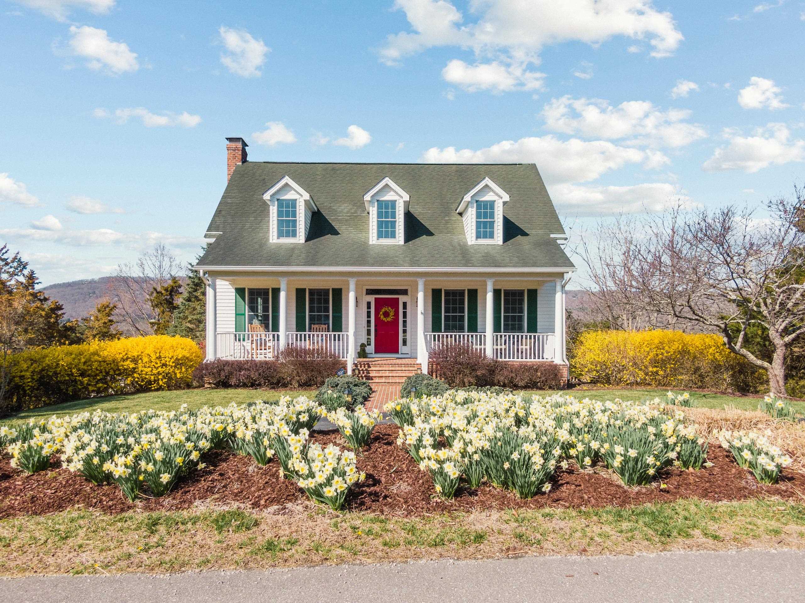 1745 Mountainside Drive