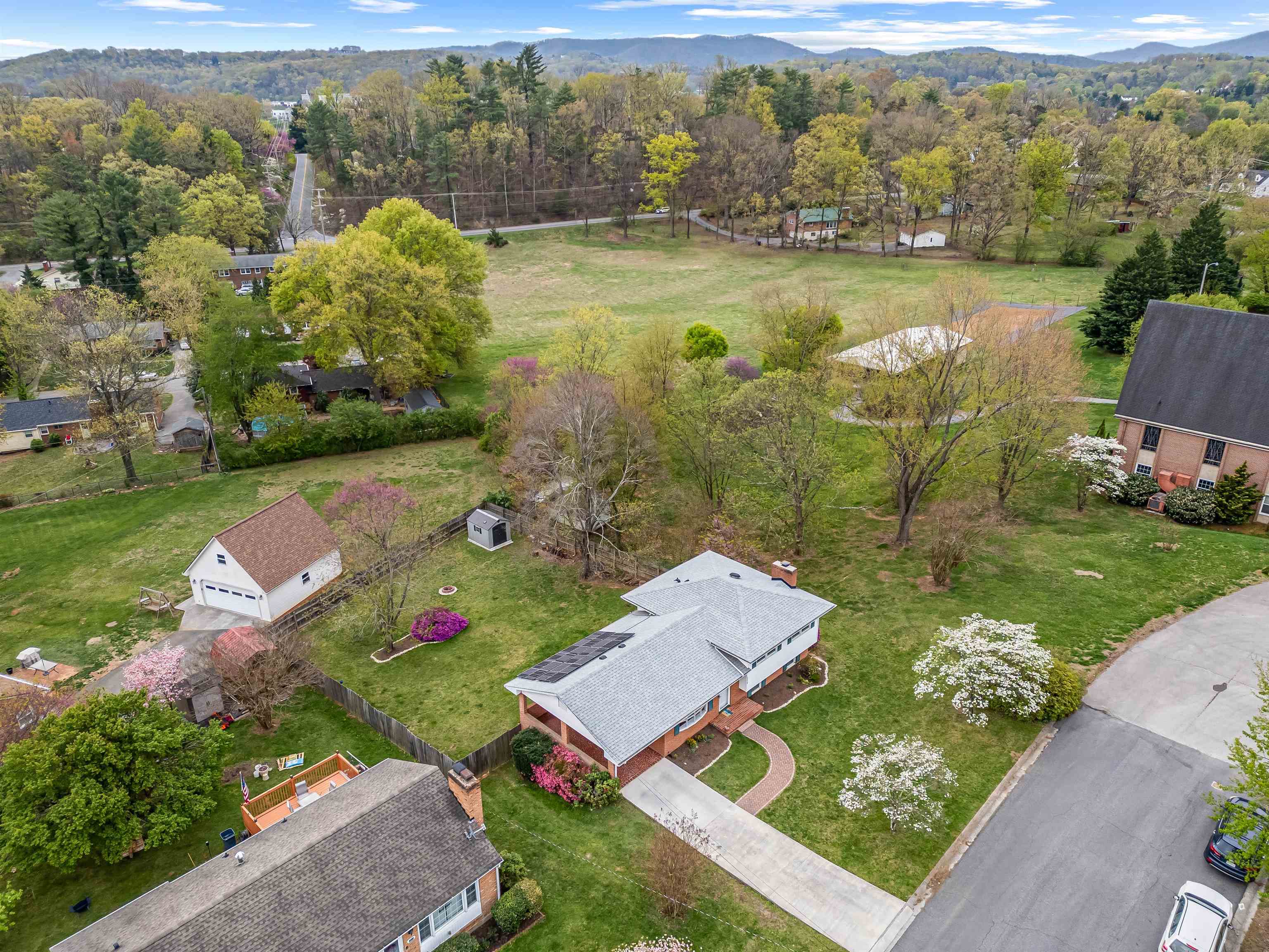 3516 Greencliff Road