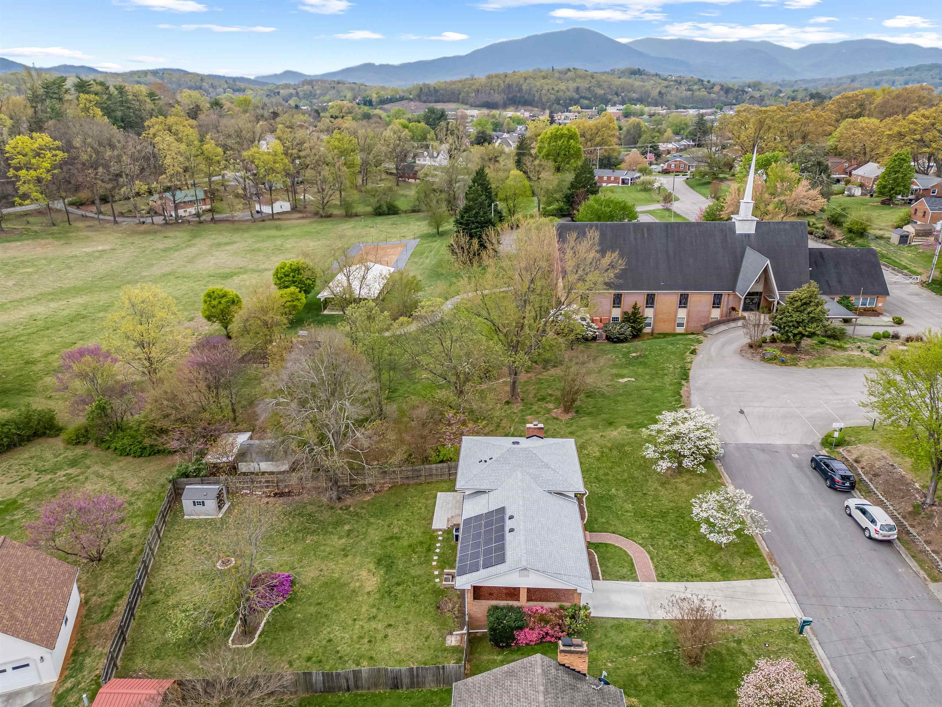 3516 Greencliff Road