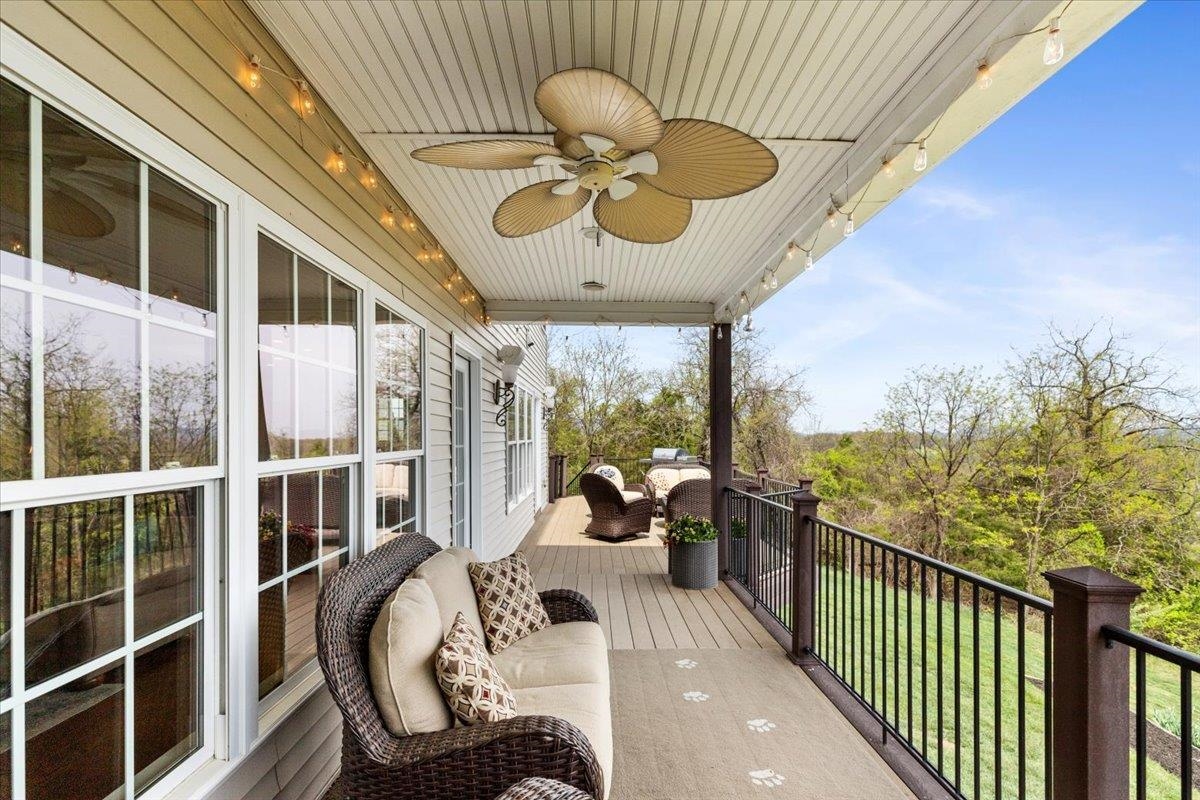 412 STERLING HEIGHTS Lane