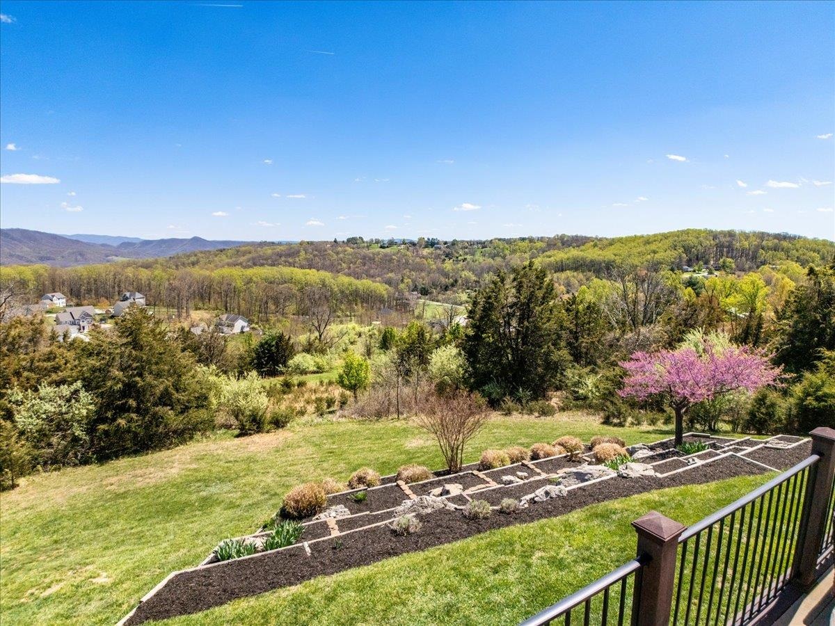 412 STERLING HEIGHTS Lane