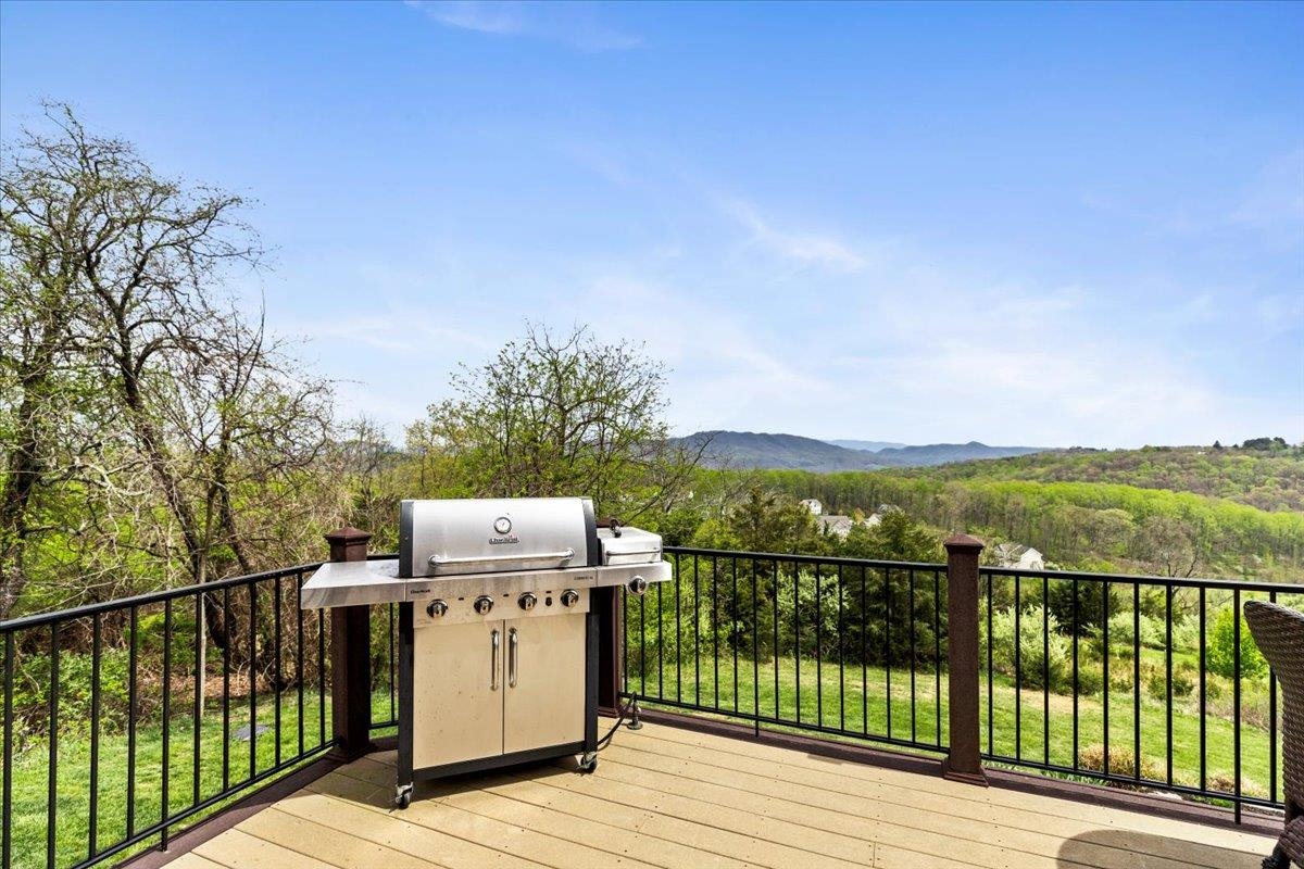 412 STERLING HEIGHTS Lane