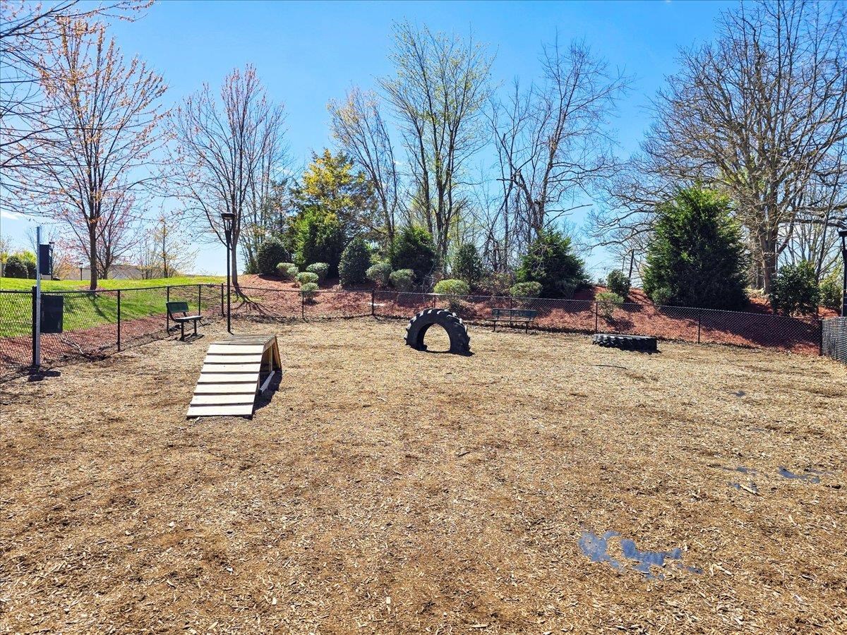 412 STERLING HEIGHTS Lane