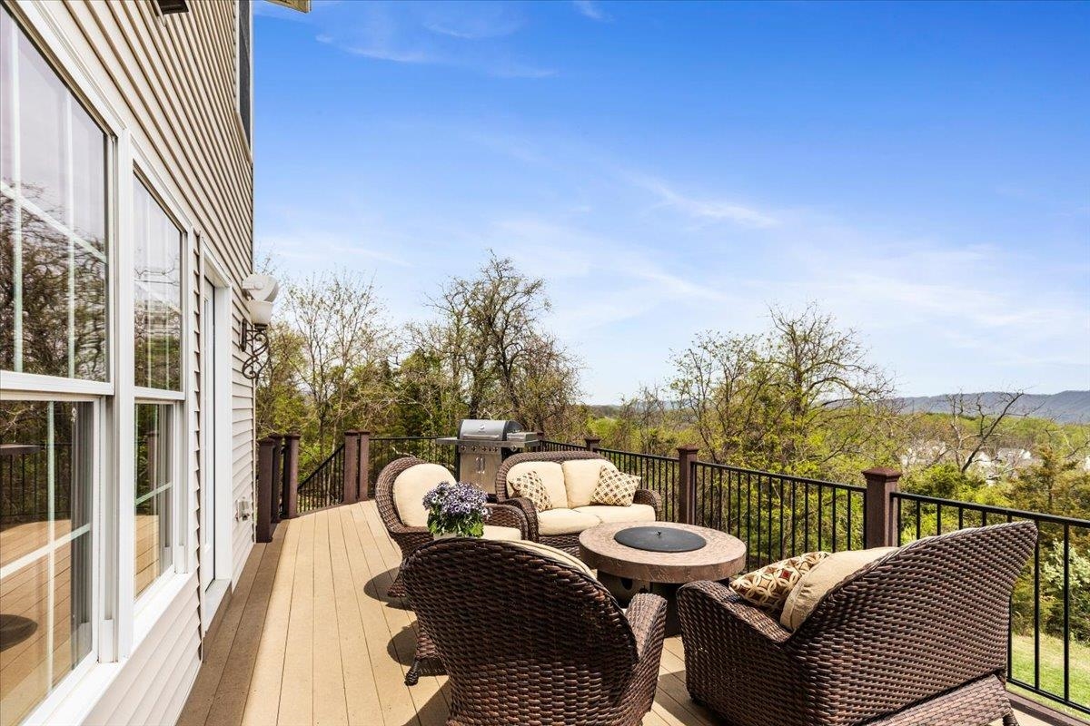 412 STERLING HEIGHTS Lane