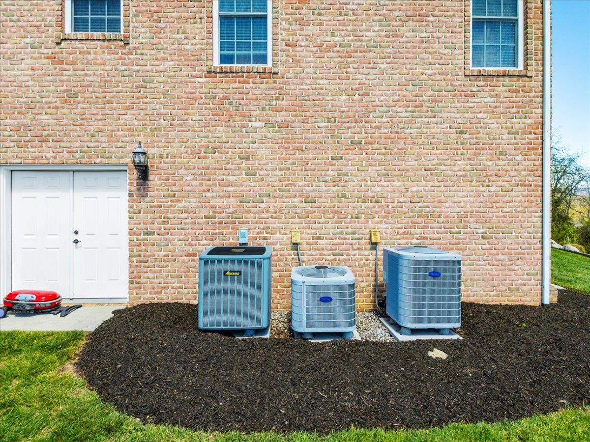 412 STERLING HEIGHTS Lane