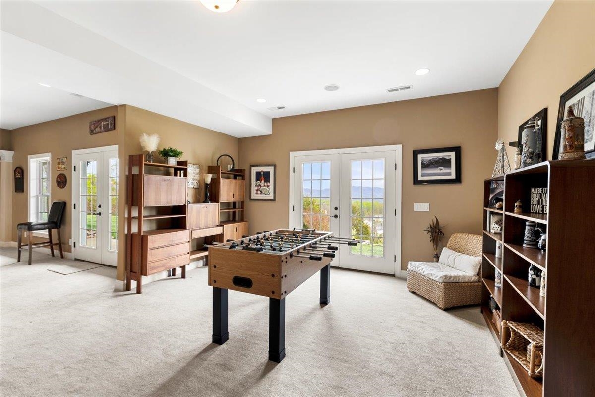 412 STERLING HEIGHTS Lane