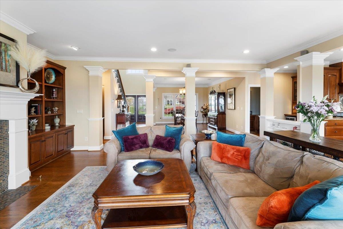 412 STERLING HEIGHTS Lane