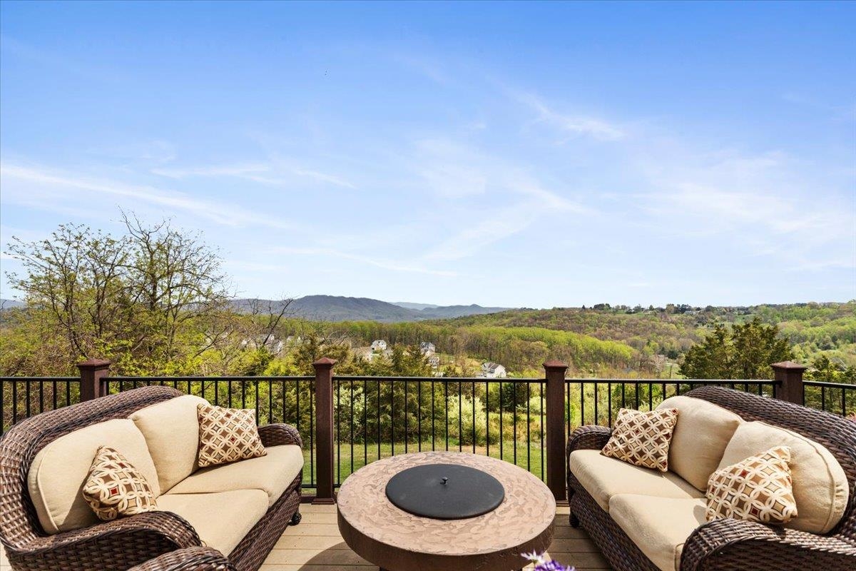 412 STERLING HEIGHTS Lane