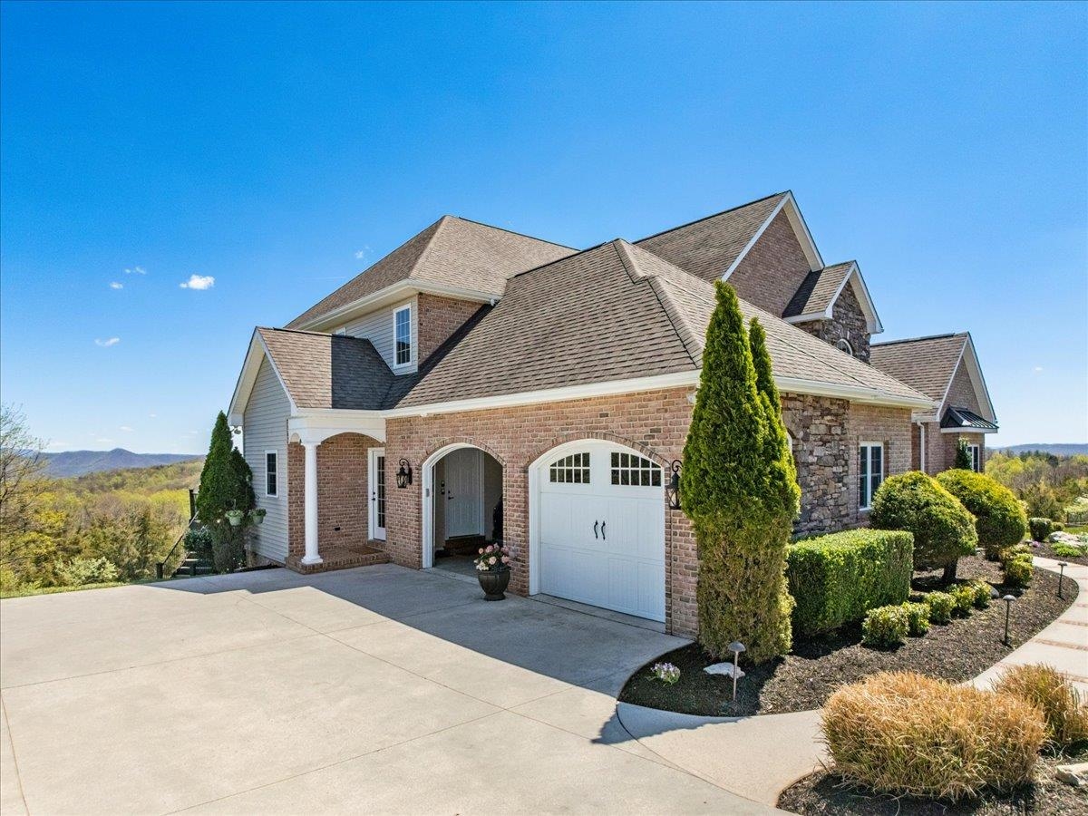 412 STERLING HEIGHTS Lane