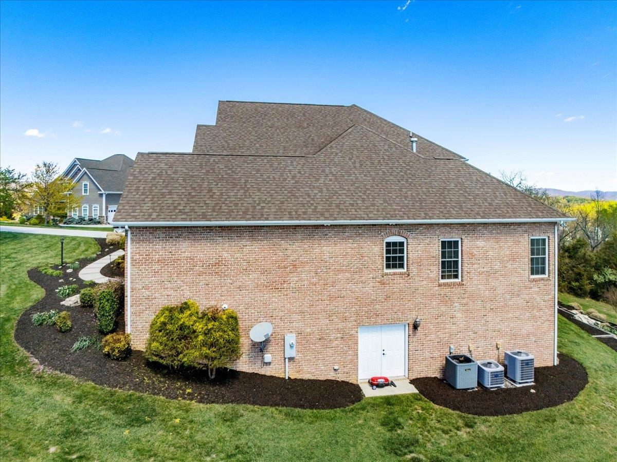 412 STERLING HEIGHTS Lane