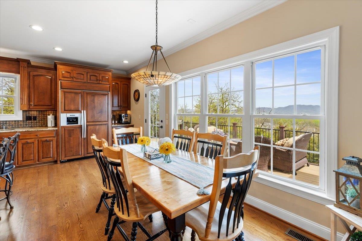 412 STERLING HEIGHTS Lane