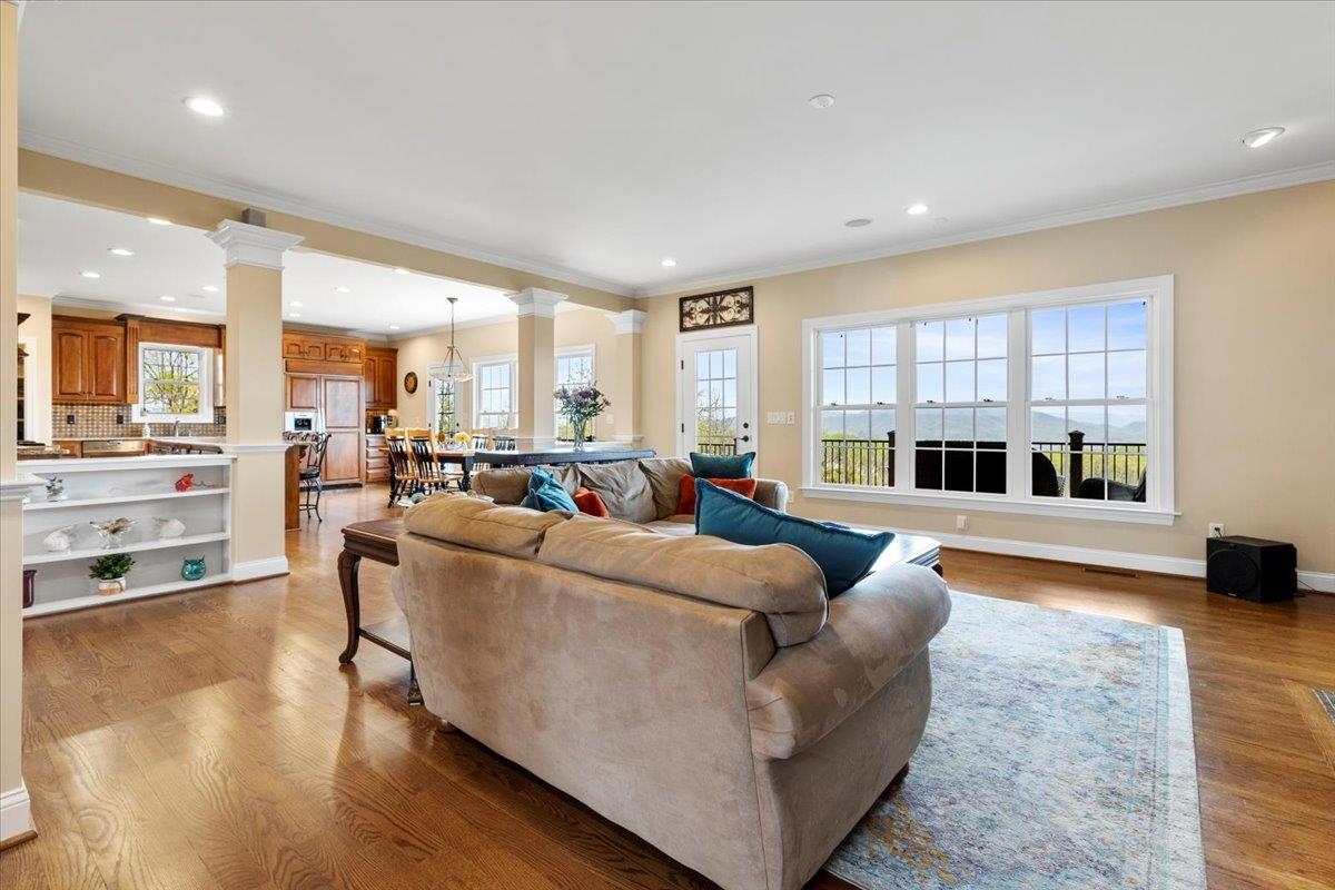 412 STERLING HEIGHTS Lane