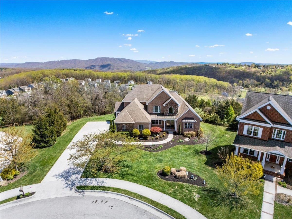 412 STERLING HEIGHTS Lane