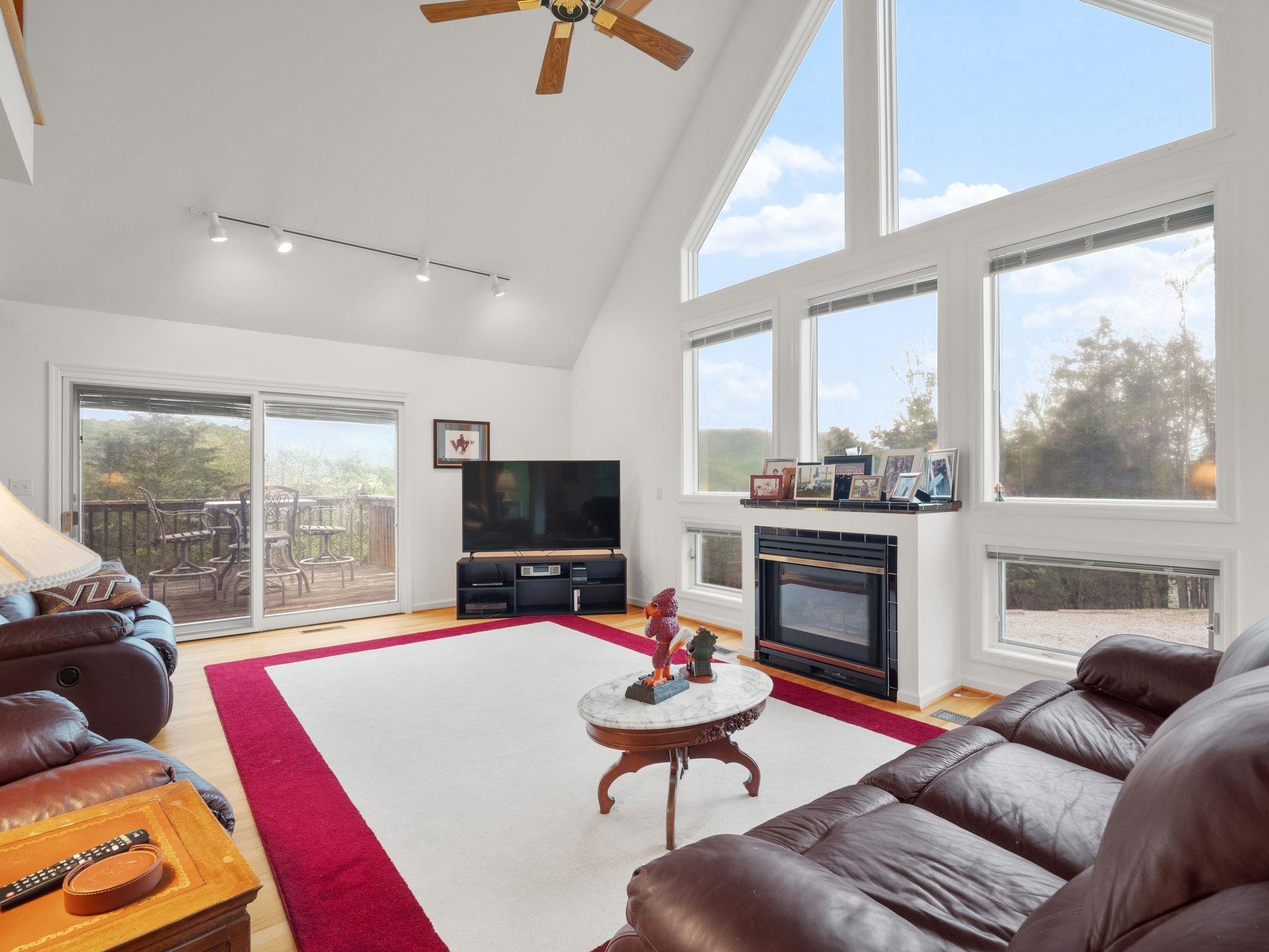 1850 MOUNTAINSIDE Drive