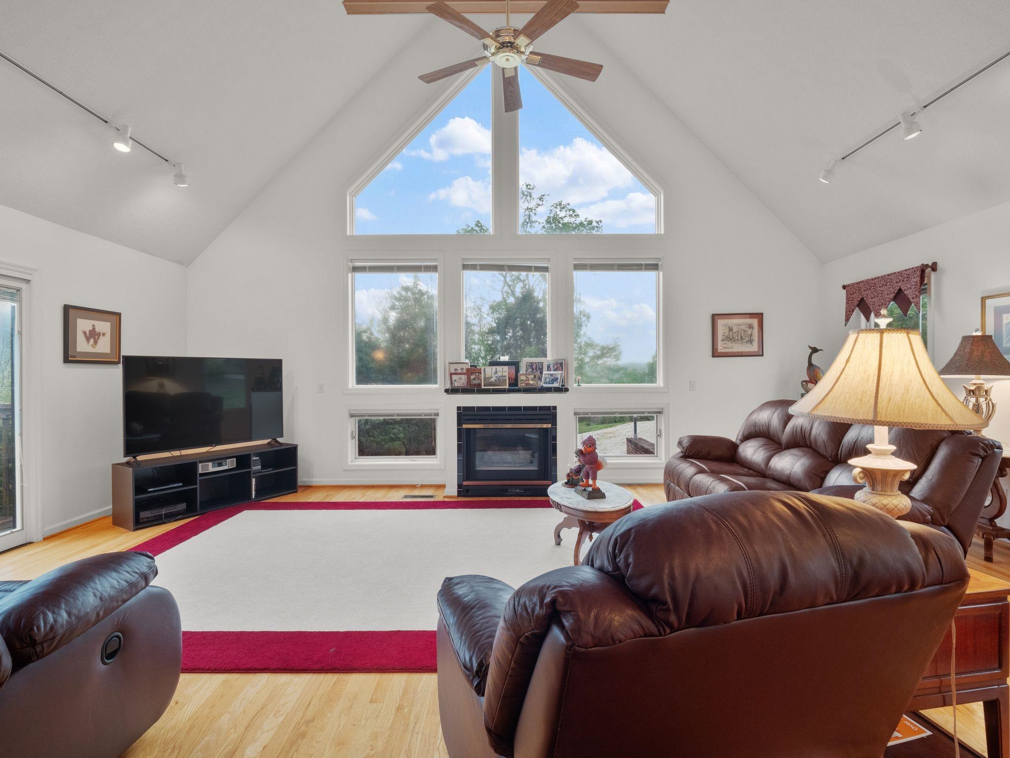 1850 MOUNTAINSIDE Drive