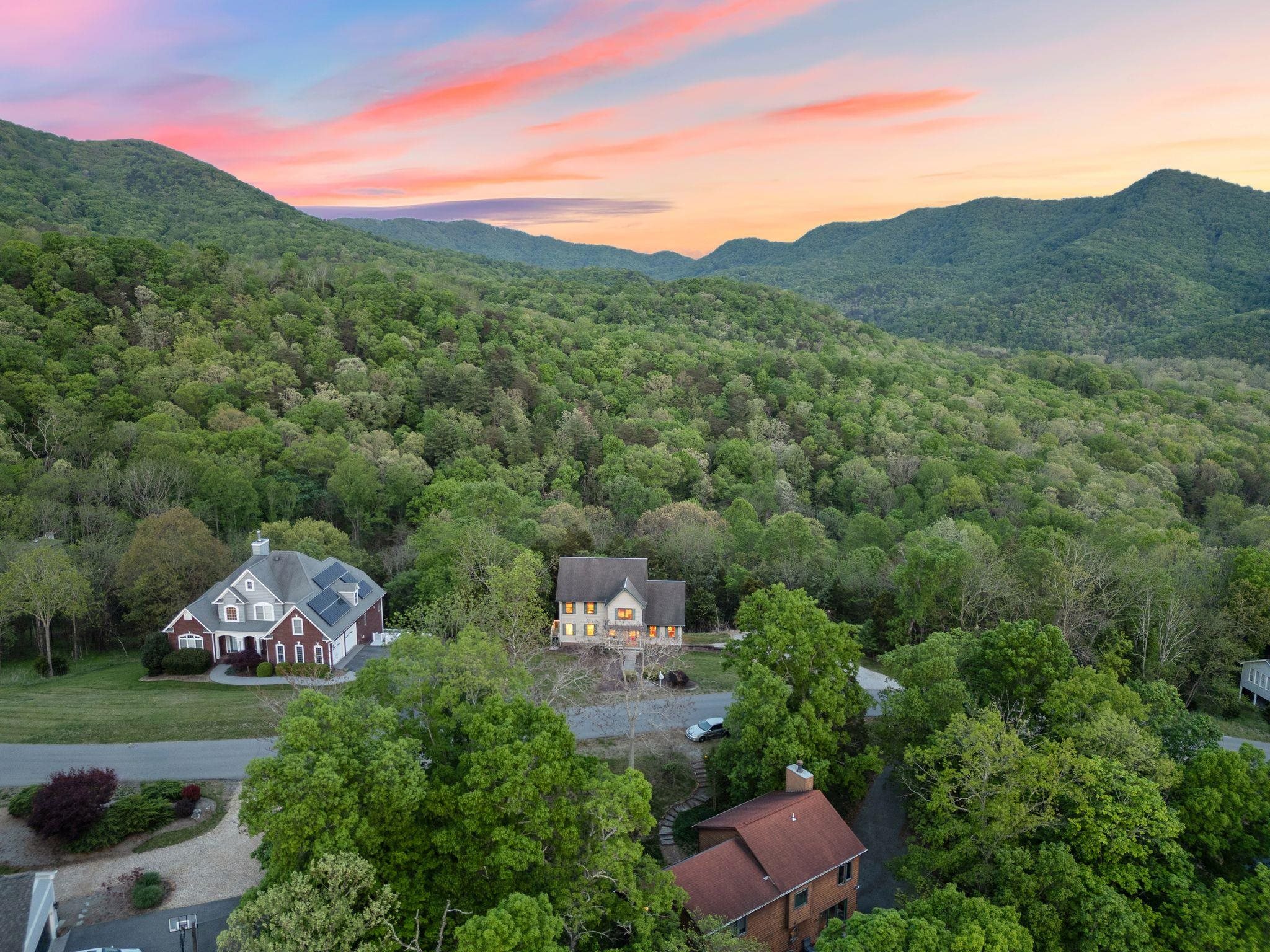 1850 MOUNTAINSIDE Drive