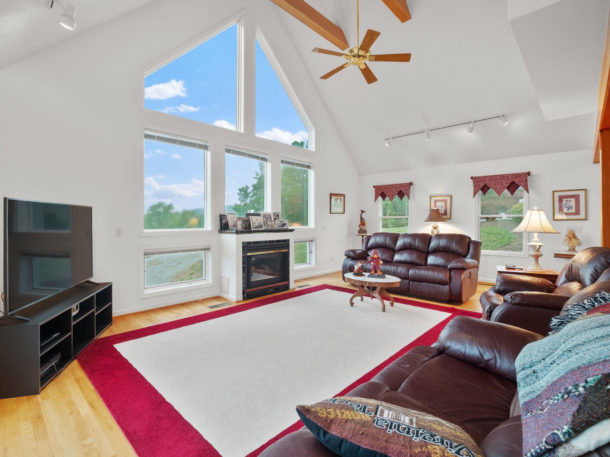 1850 MOUNTAINSIDE Drive