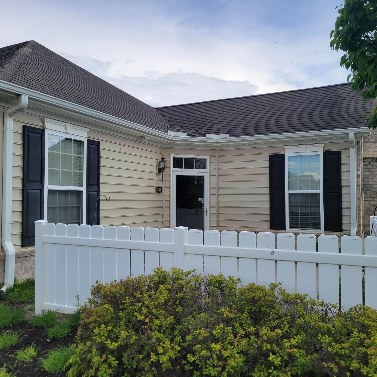 370 Revolution Circle 33-2