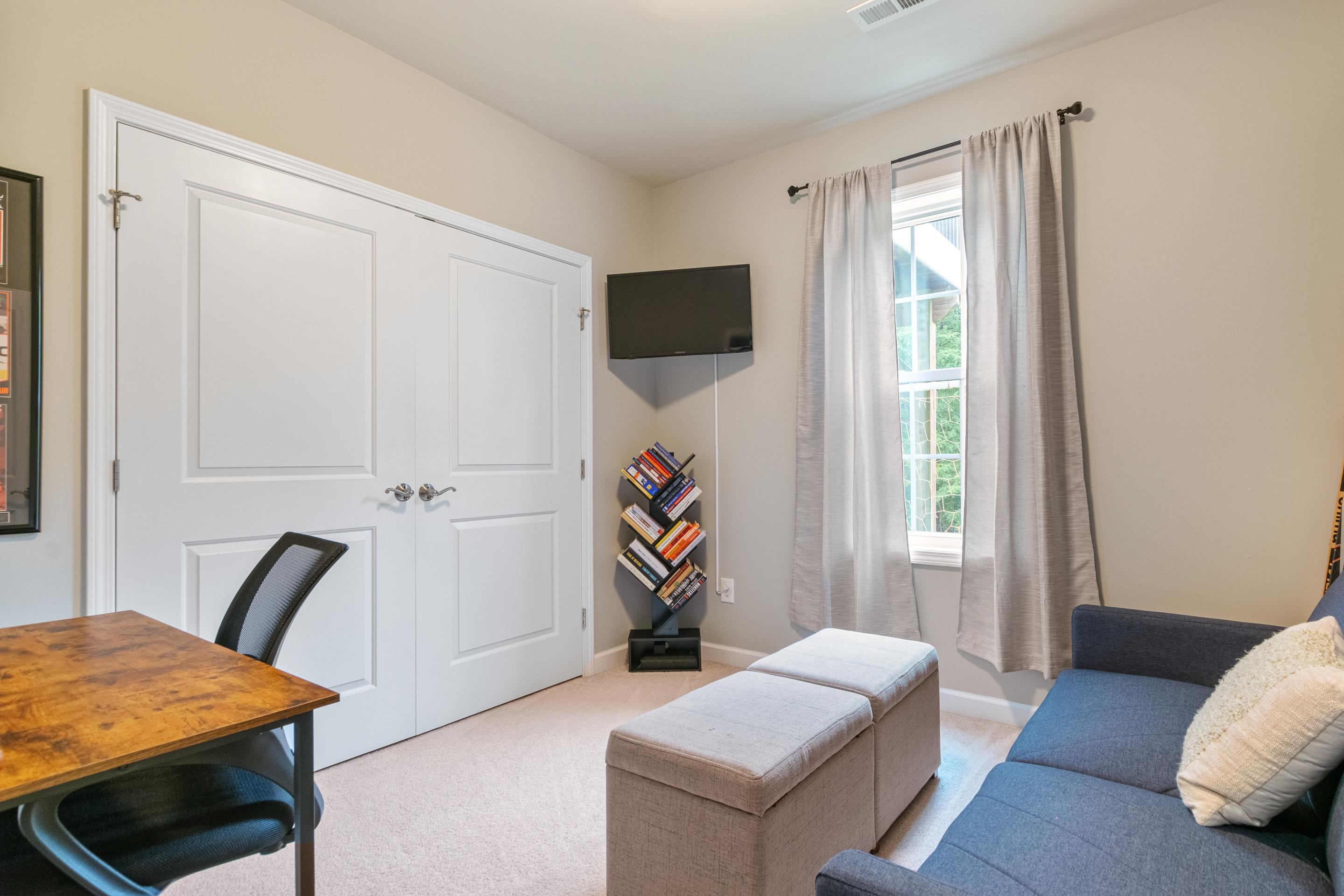 1708 Hollow Oak Court