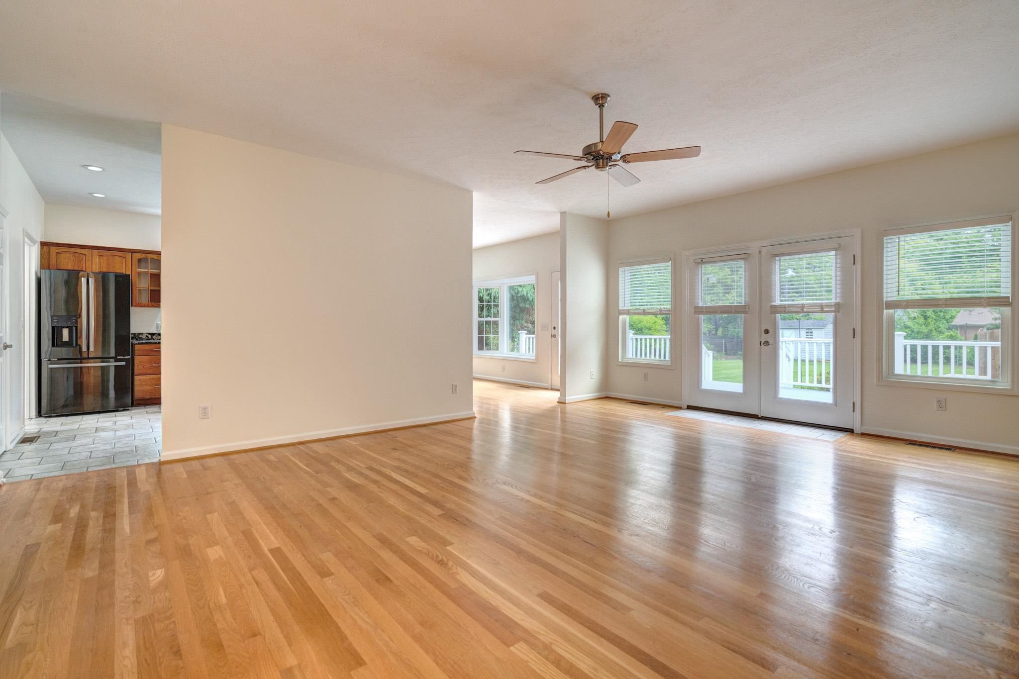 1006 HORSE SHOE Lane