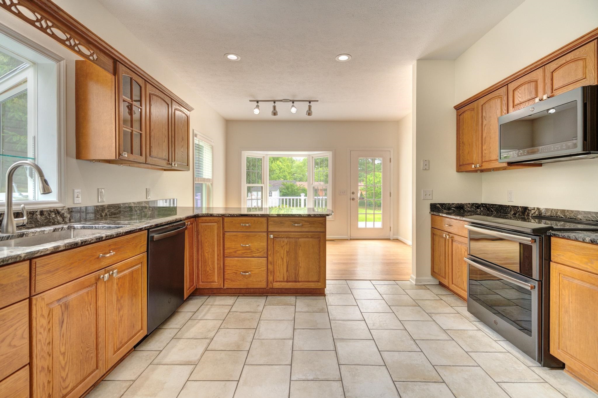 1006 HORSE SHOE Lane