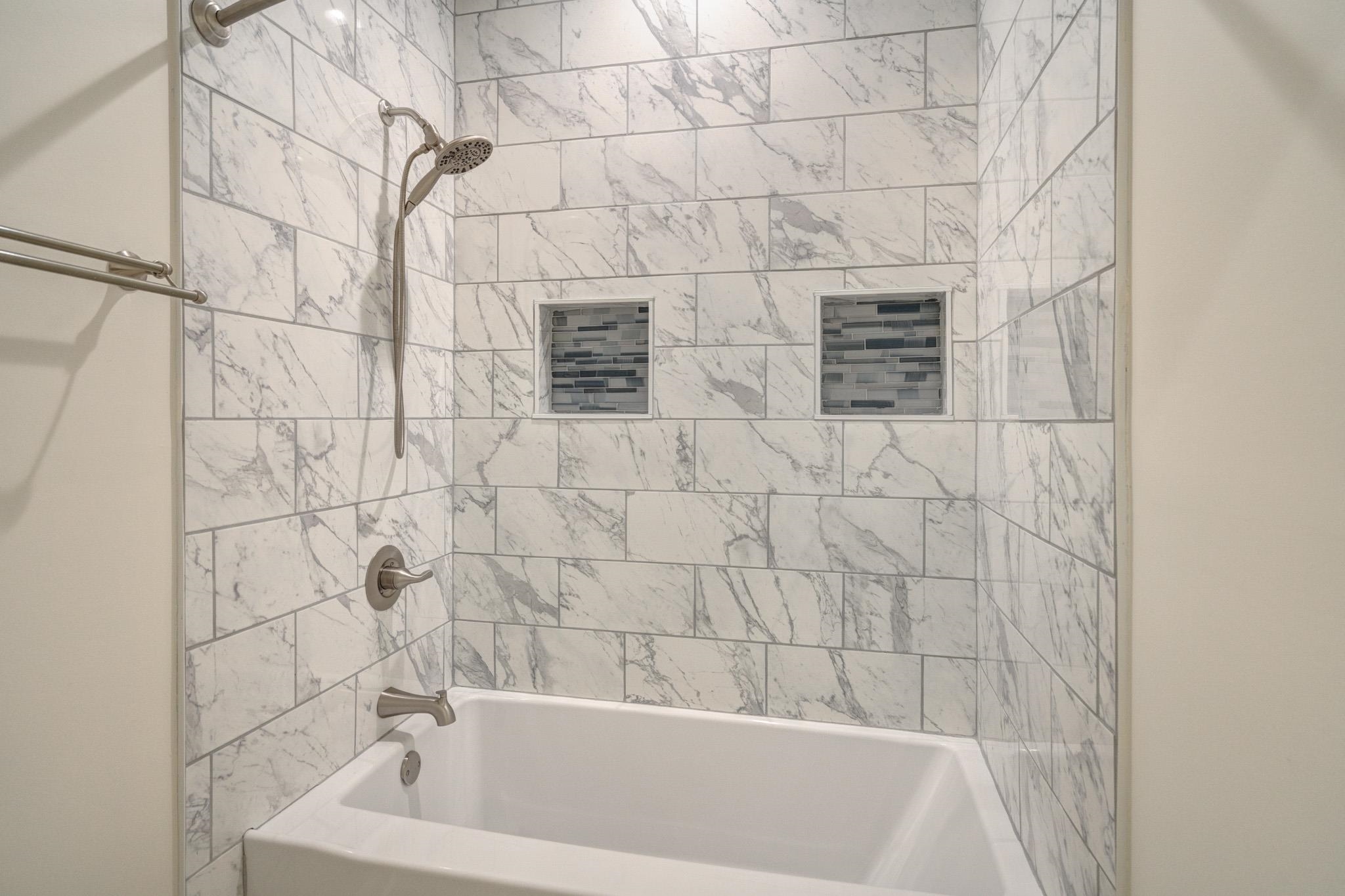 1006 HORSE SHOE Lane