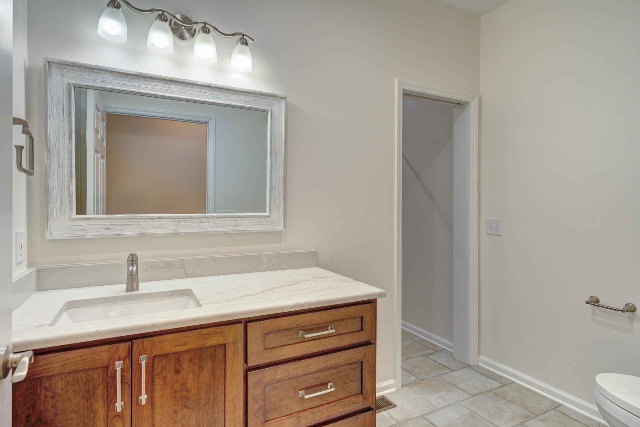 1006 HORSE SHOE Lane