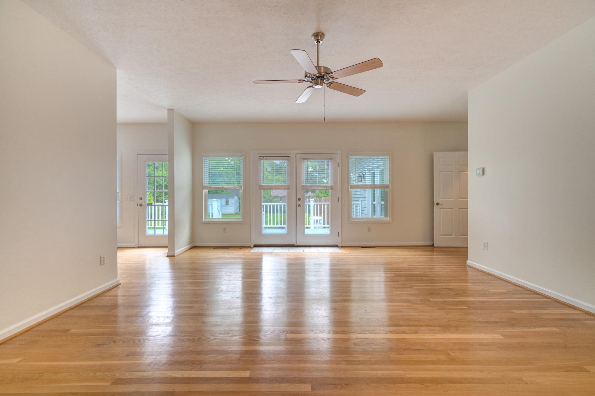 1006 HORSE SHOE Lane