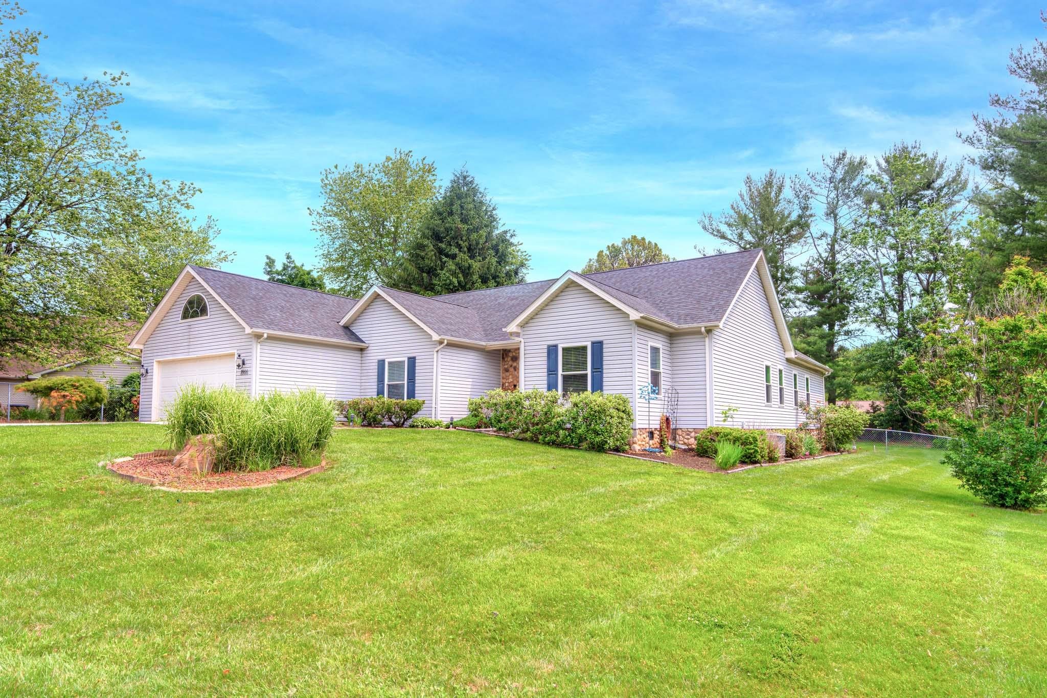 1006 HORSE SHOE Lane