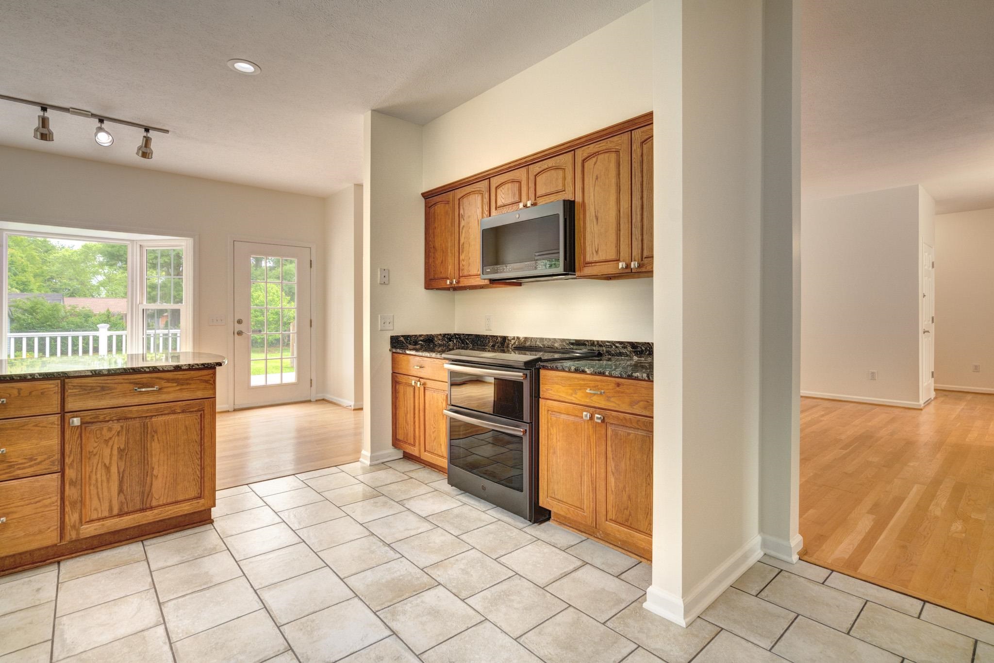 1006 HORSE SHOE Lane