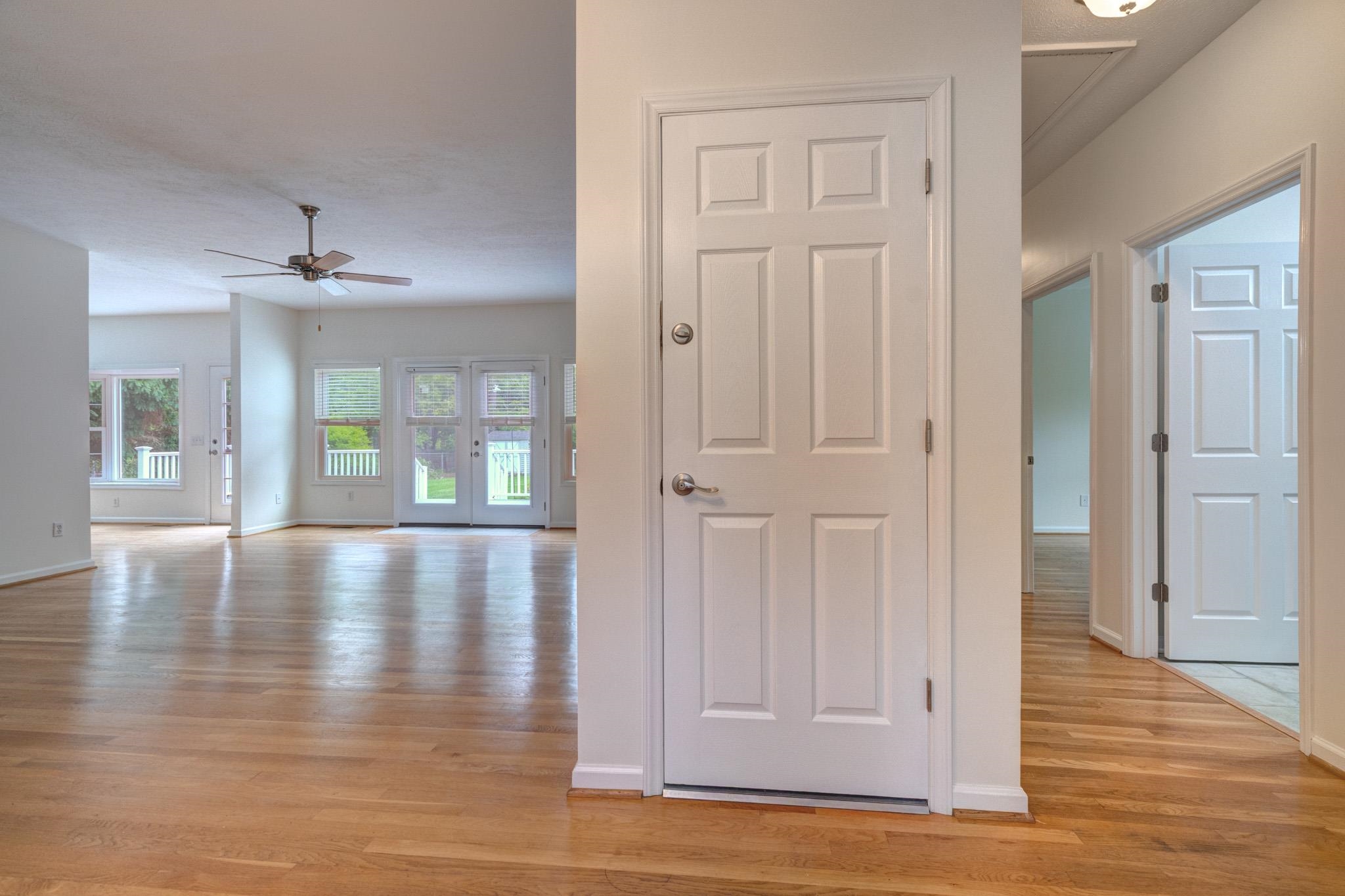 1006 HORSE SHOE Lane