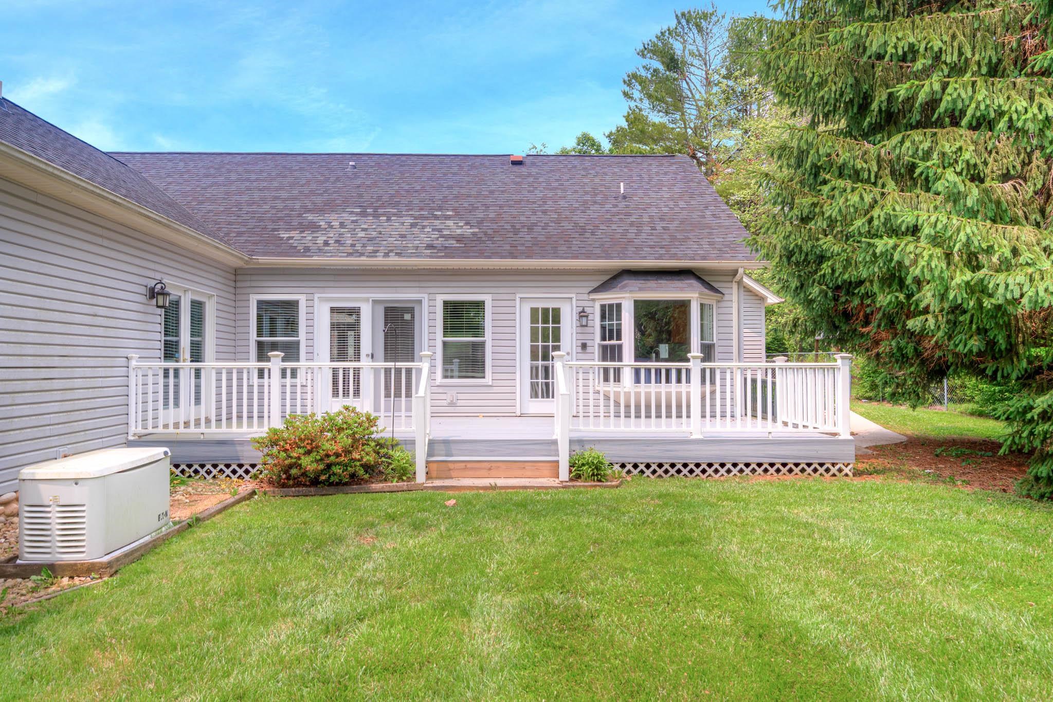 1006 HORSE SHOE Lane