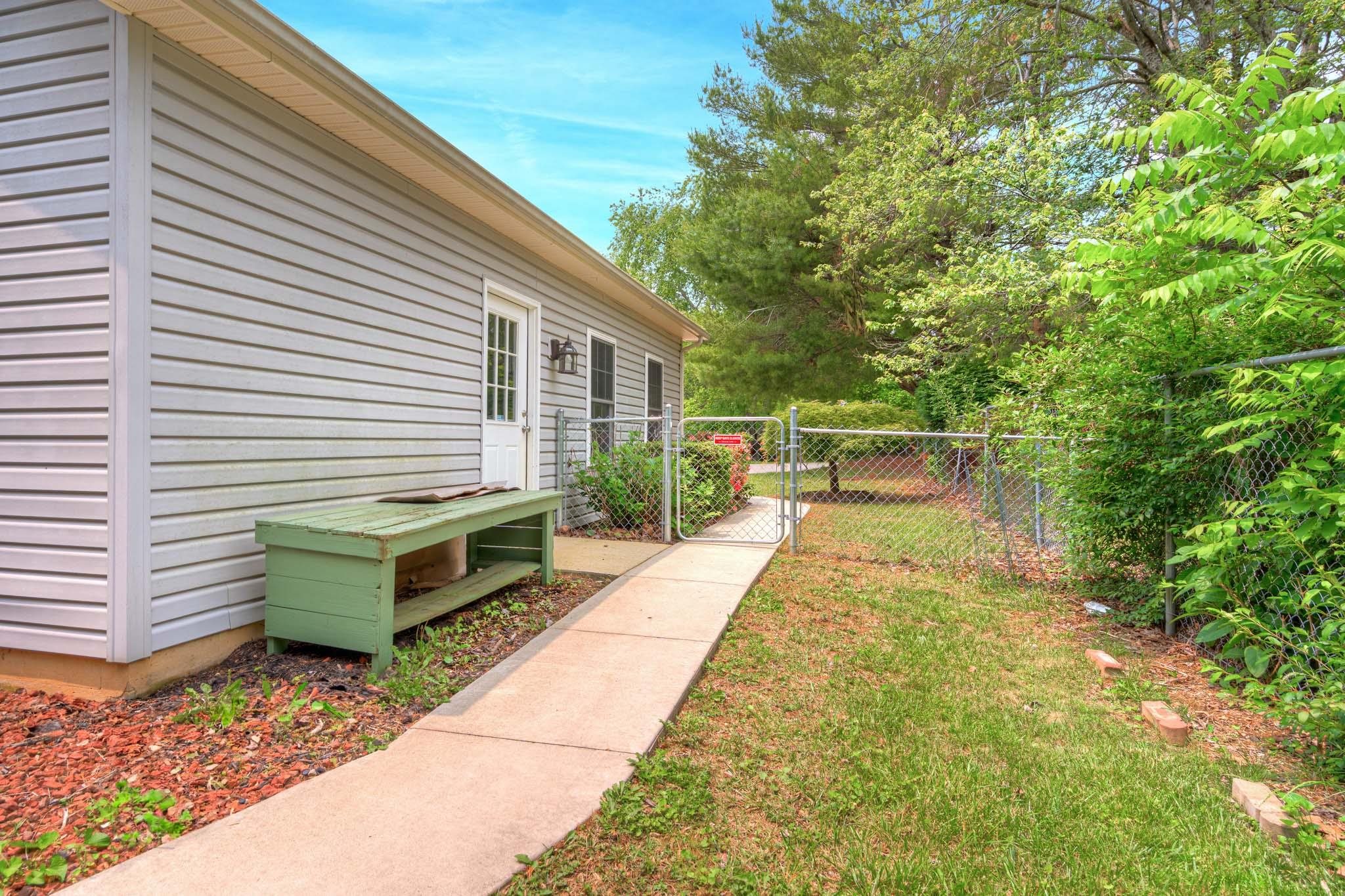 1006 HORSE SHOE Lane