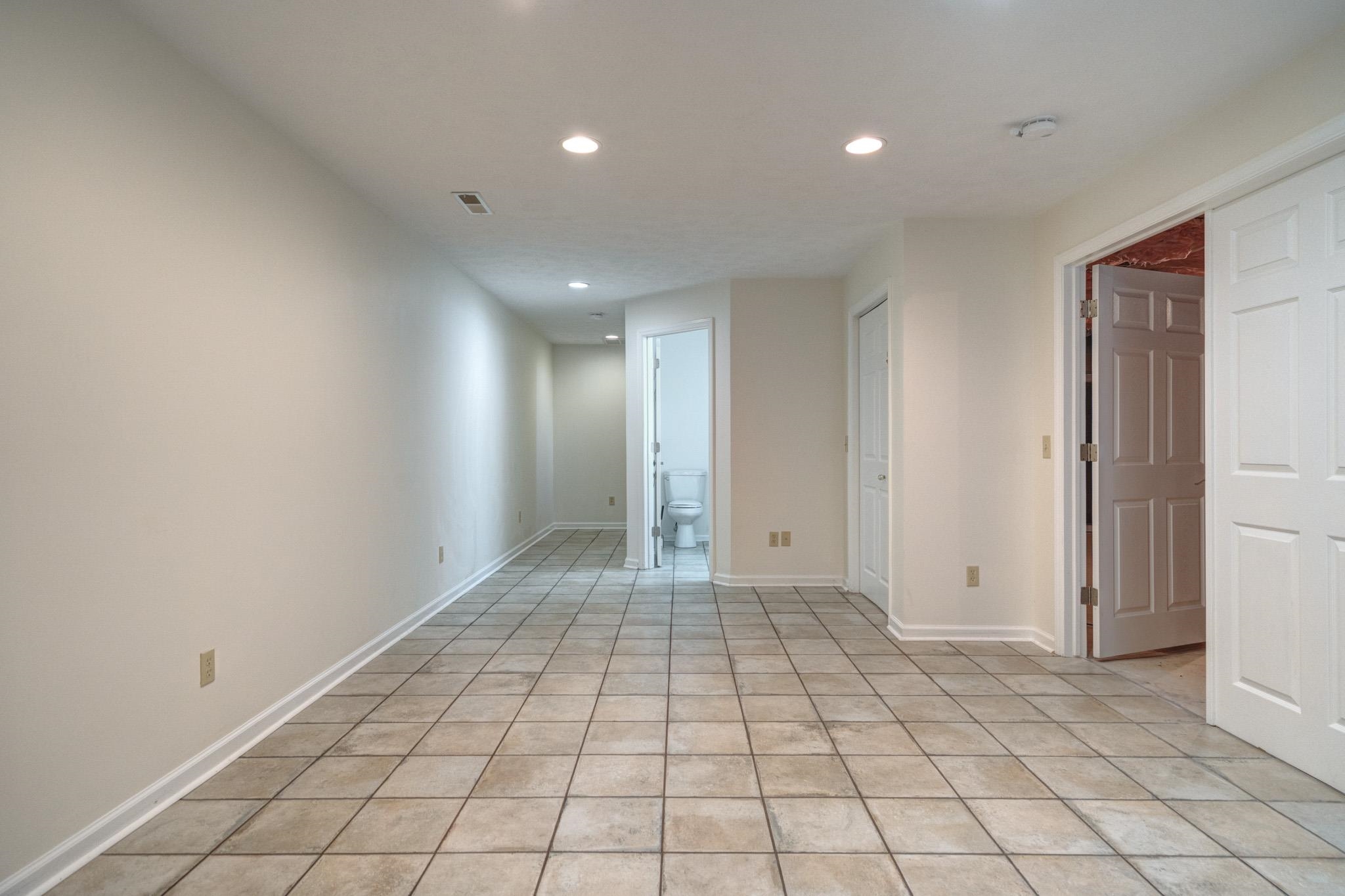 1006 HORSE SHOE Lane